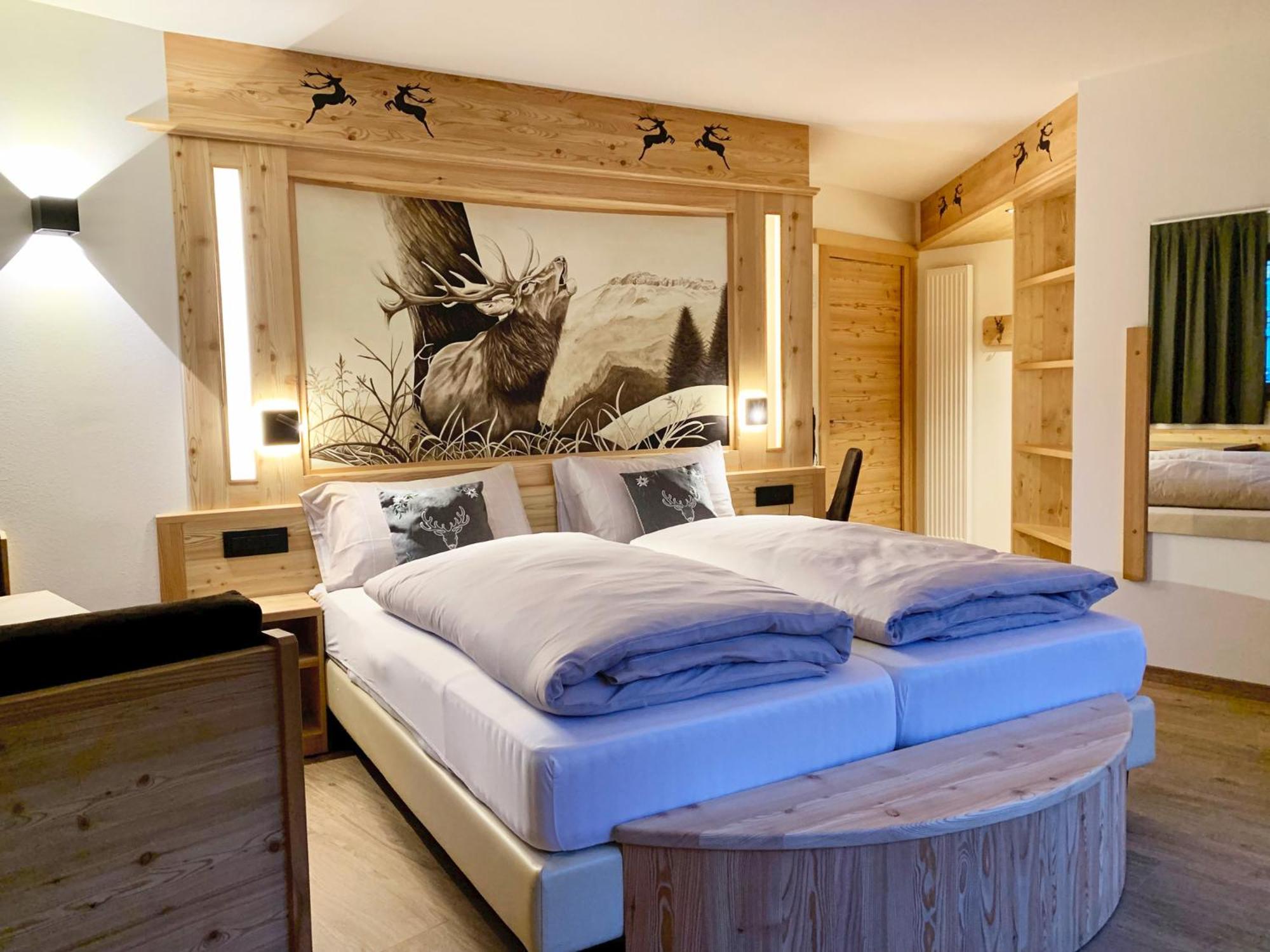Junior Suite with Balcony - Photo 1