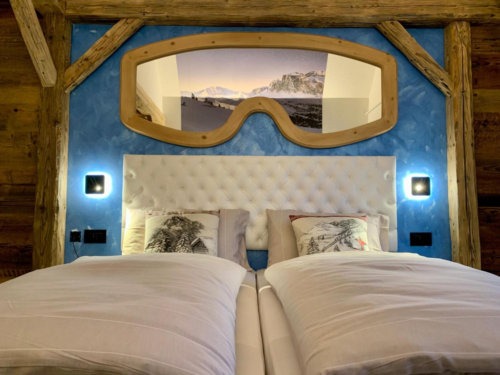 Junior Suite with Balcony - Photo 4