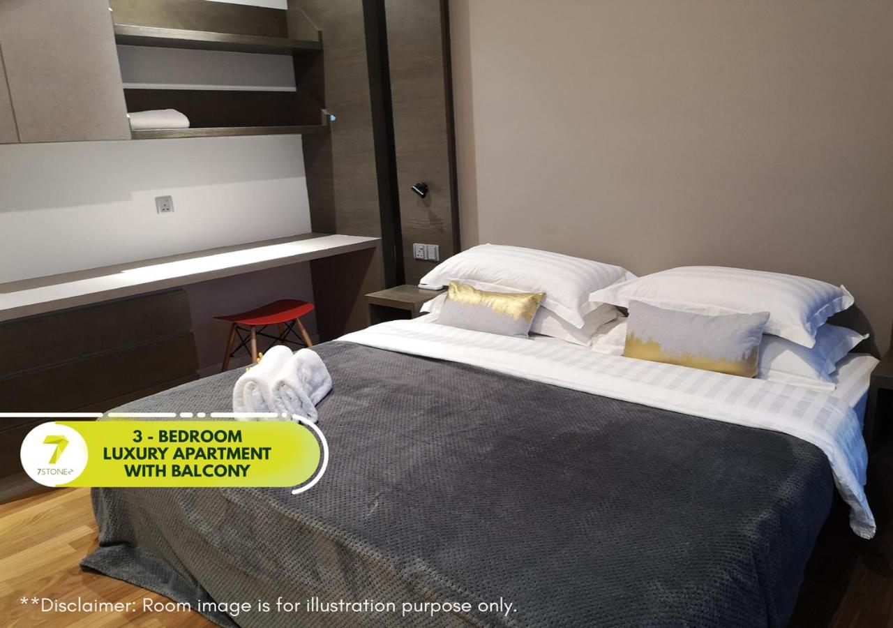 3-Bedroom Luxury King Suite with Balcony (High Zone) - Photo 3