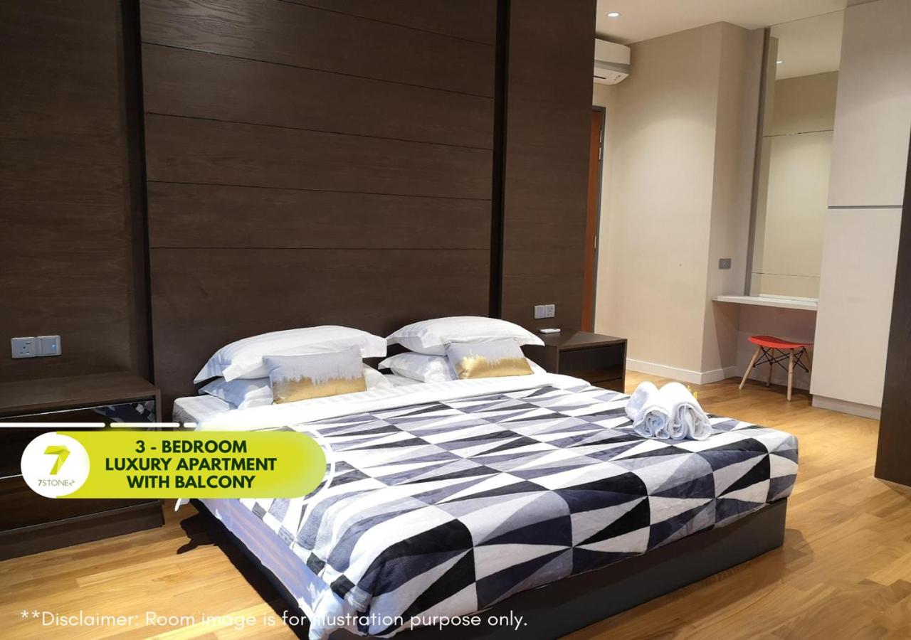 3-Bedroom Luxury King Suite with Balcony (High Zone) - Photo 2