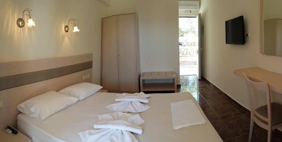 Double Room with Partial Sea View - Photo 1