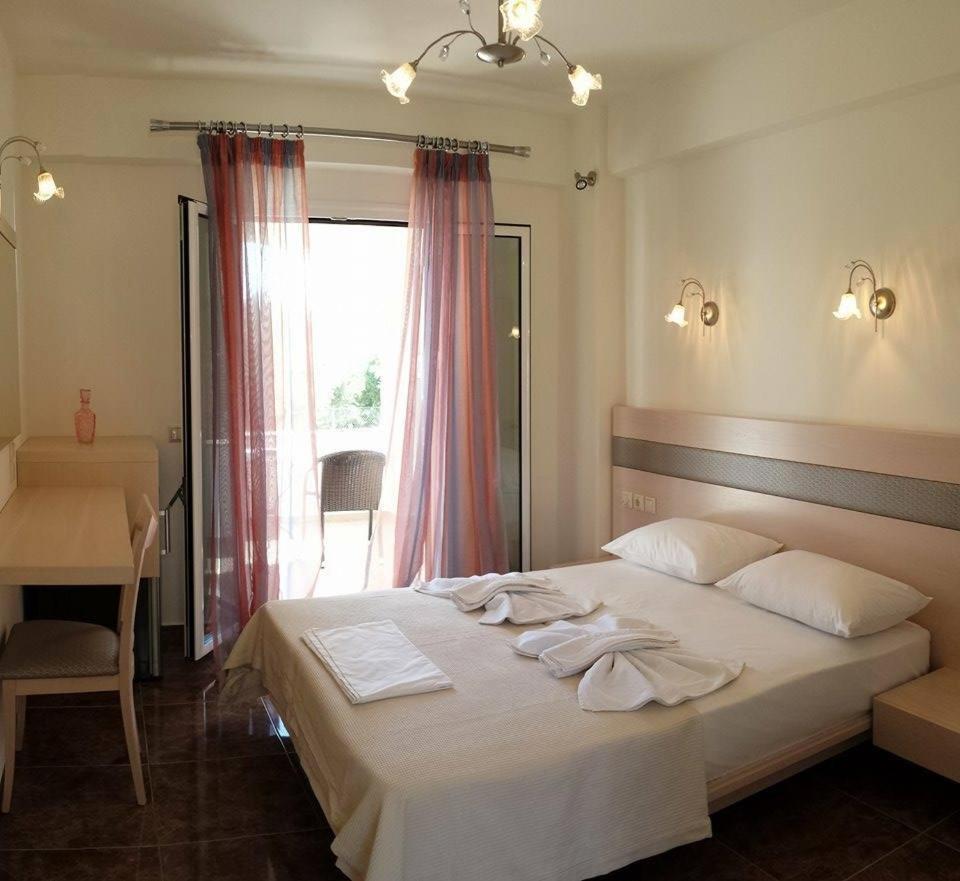 Double Room with Partial Sea View - Photo 2