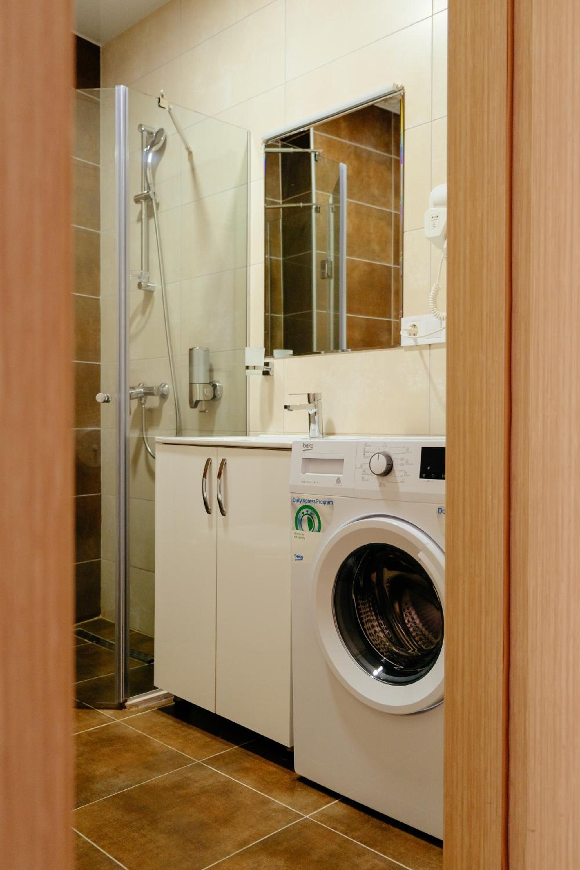 Double Room with Balcony - Photo 6