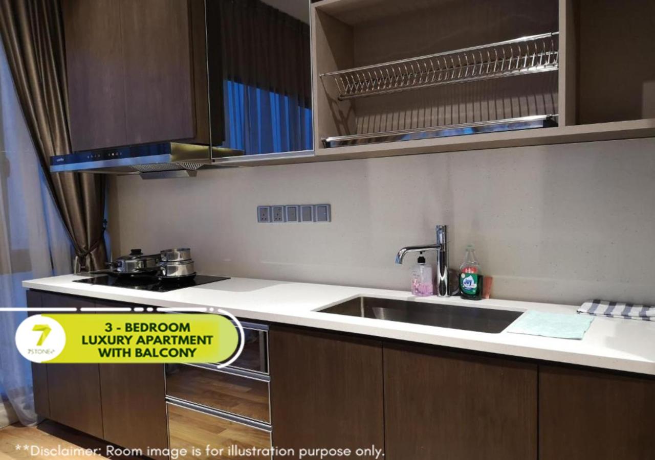 3-Bedroom Luxury King Suite with Balcony (High Zone) - Photo 9