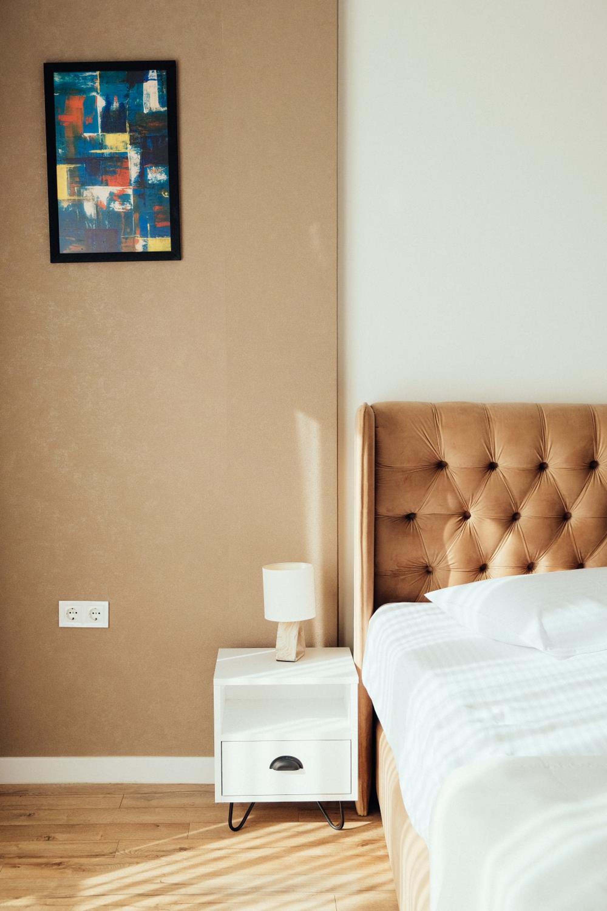 Double Room with Balcony - Photo 8