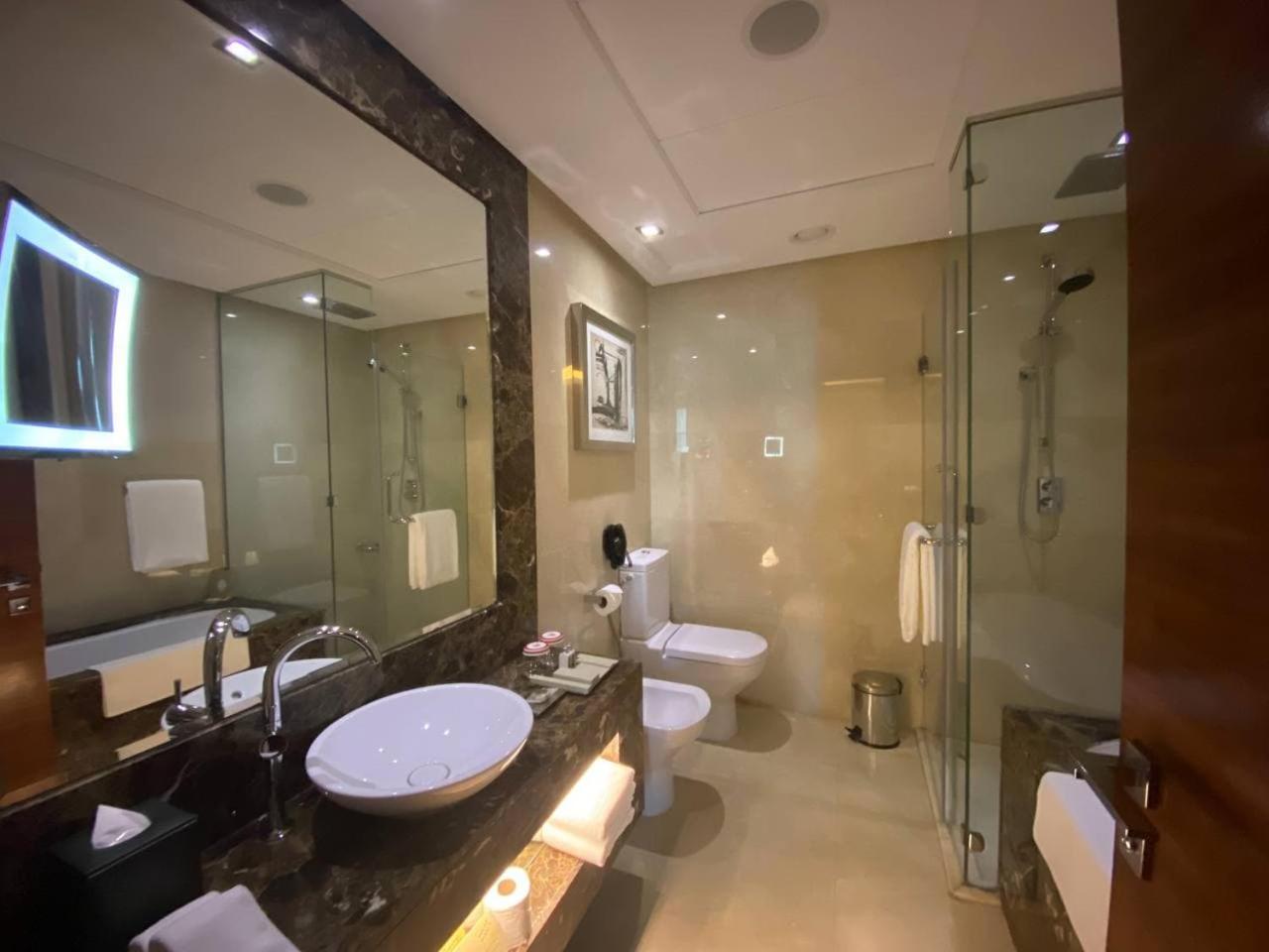 Sky Executive Suite - Photo 2
