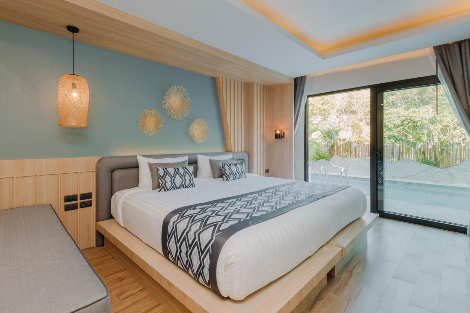 Deluxe Room With Pool Access