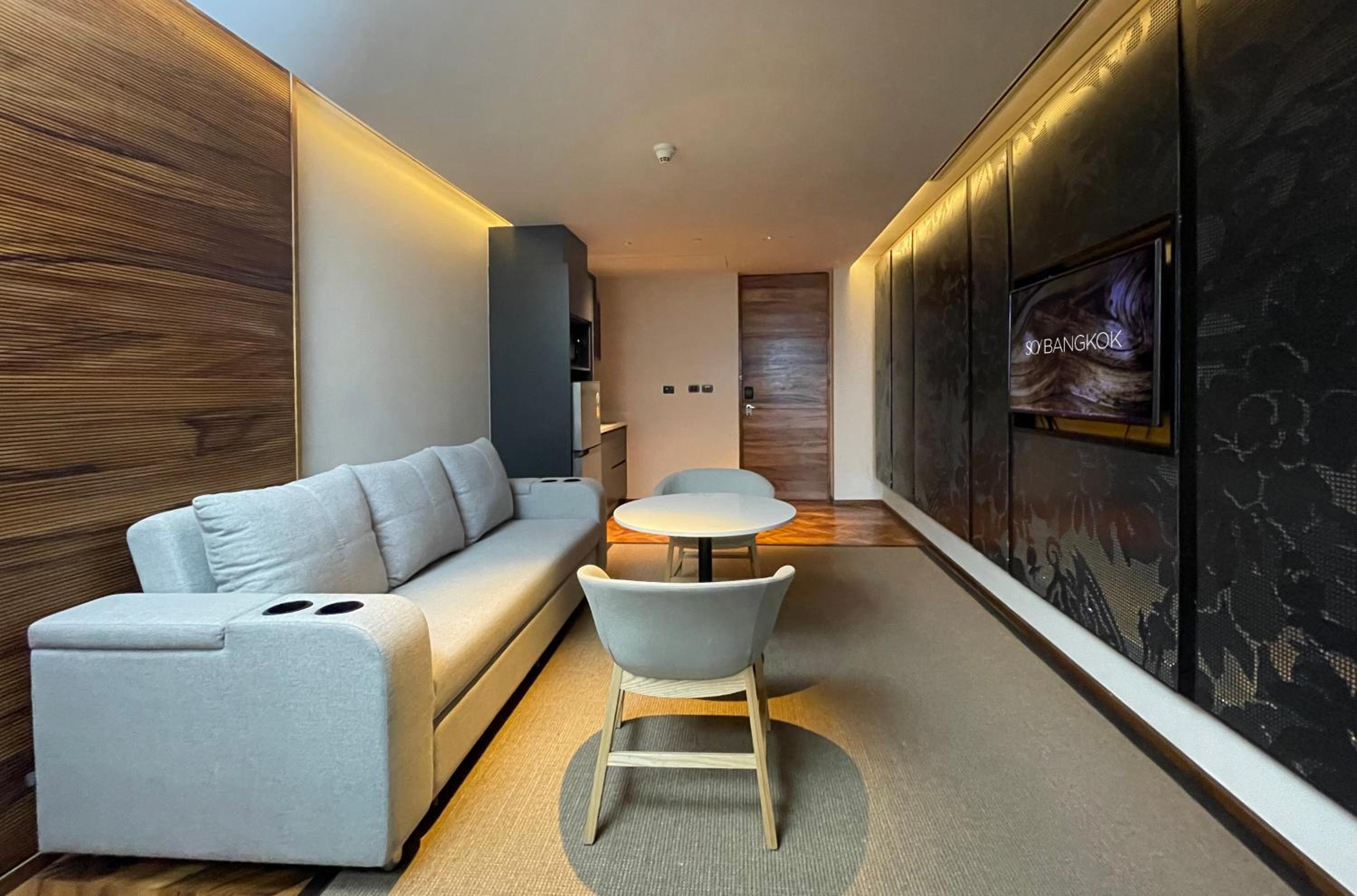 SO One-Bedroom Suite with Lumpini Park or City View and Club Benefits, photo 6