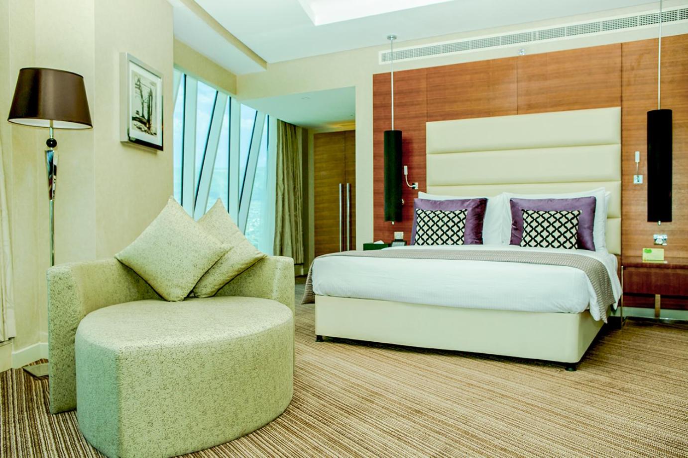 Executive Suite - Photo 3