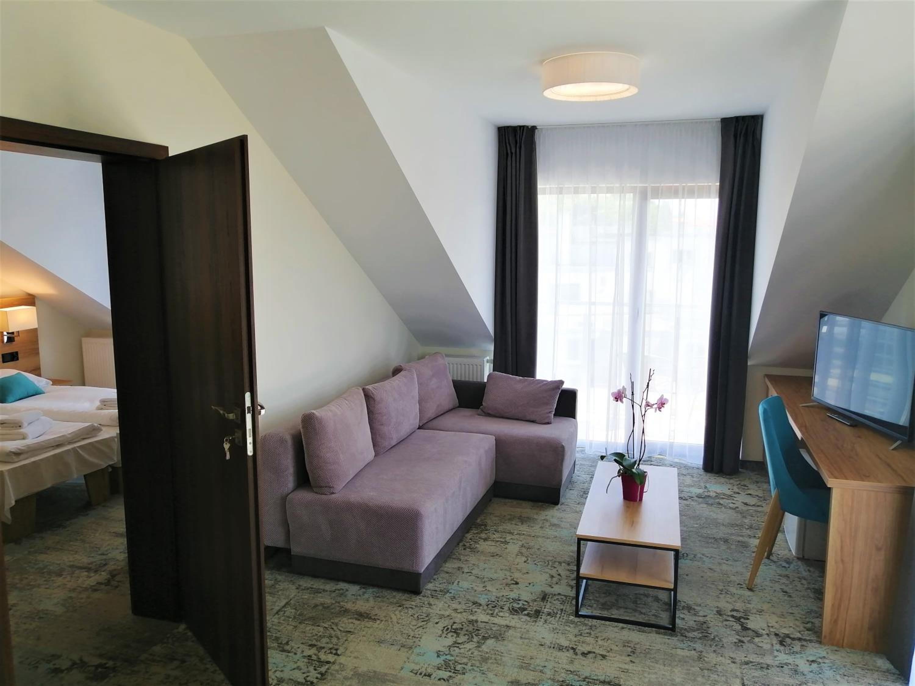 One-Bedroom Apartment photo 1