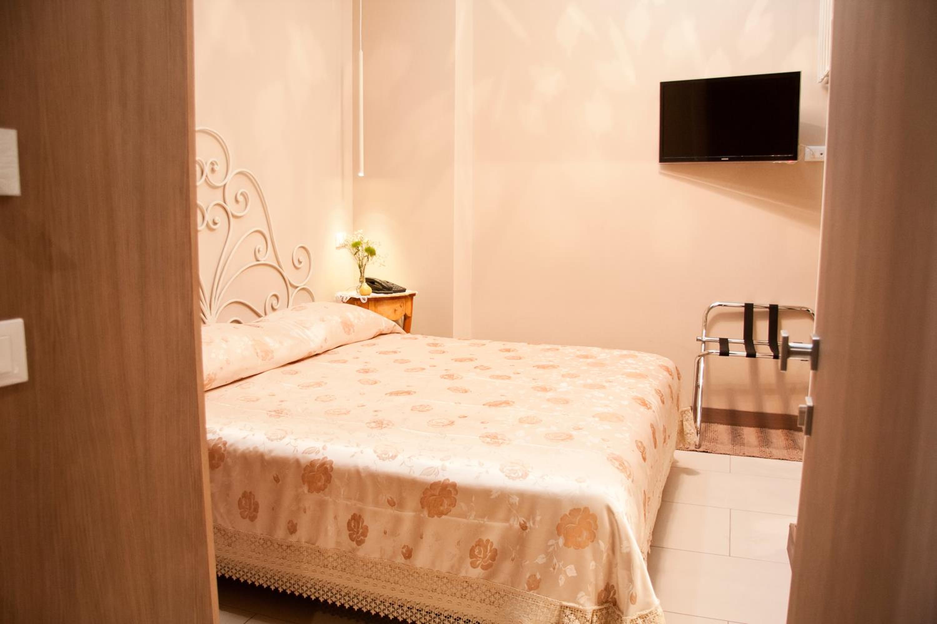 Suite - Split Level (3 Adults) photo 1