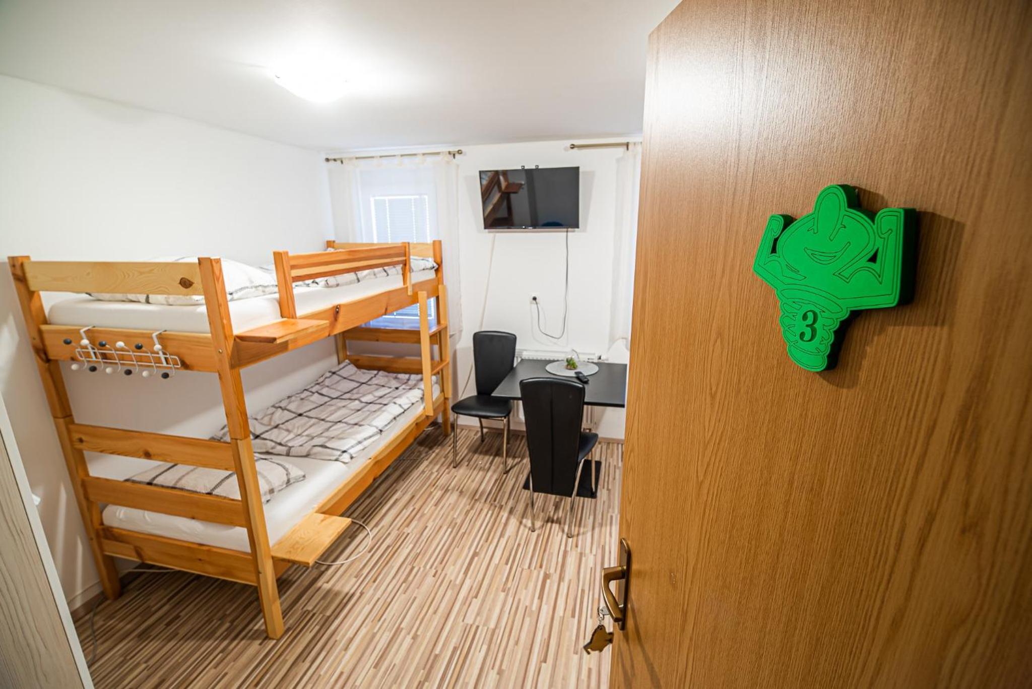 Economy Twin Room - Photo 13