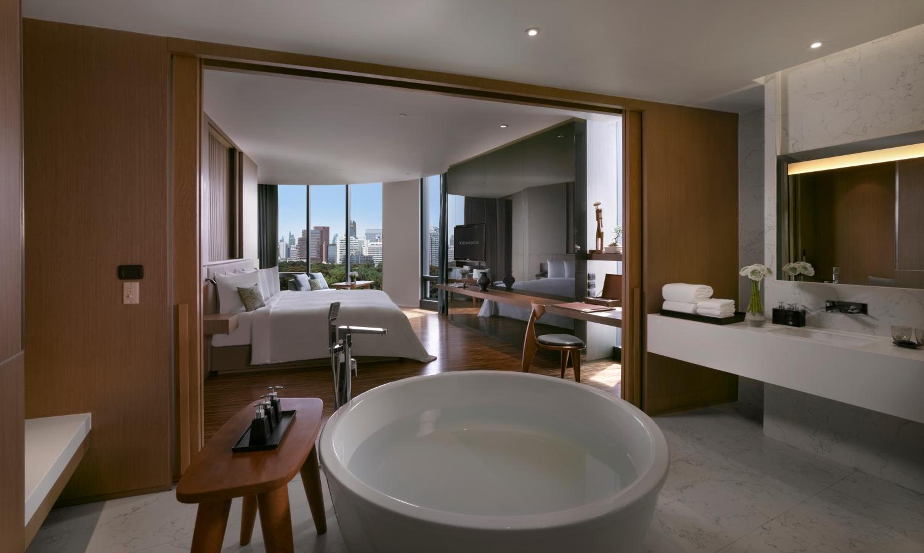 SO Lofty King Suite with Panoramic Park or City View photo 3