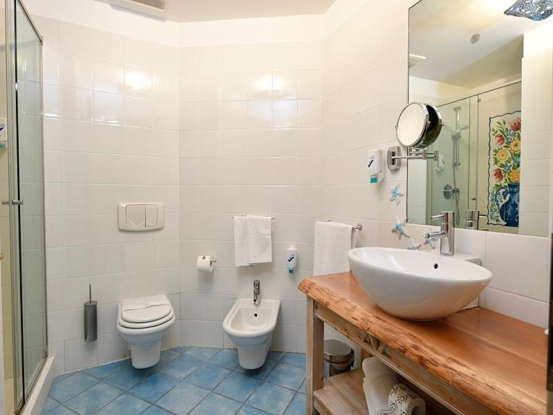 King Suite with Balcony photo 3