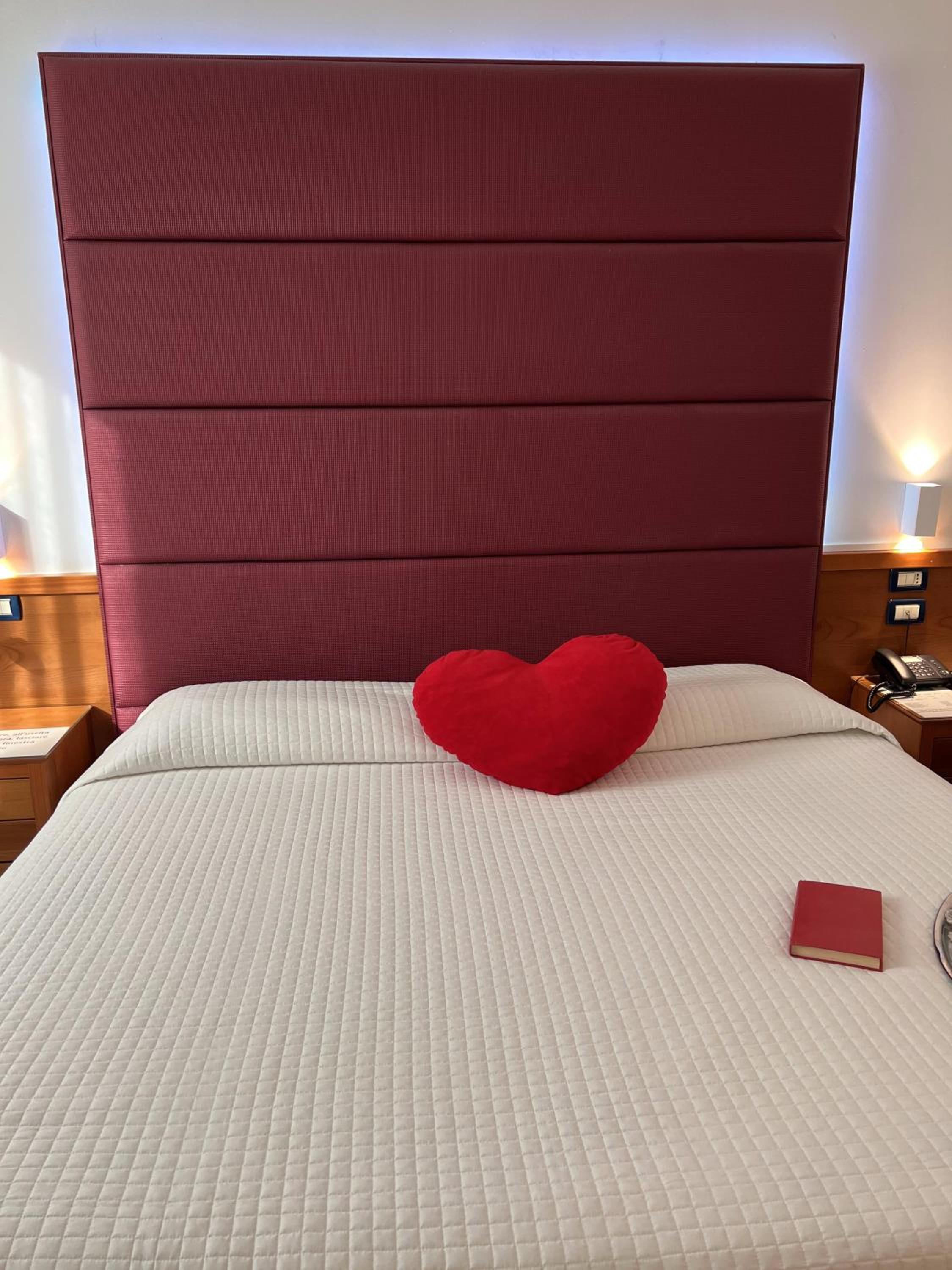 Economy Twin Room photo 2