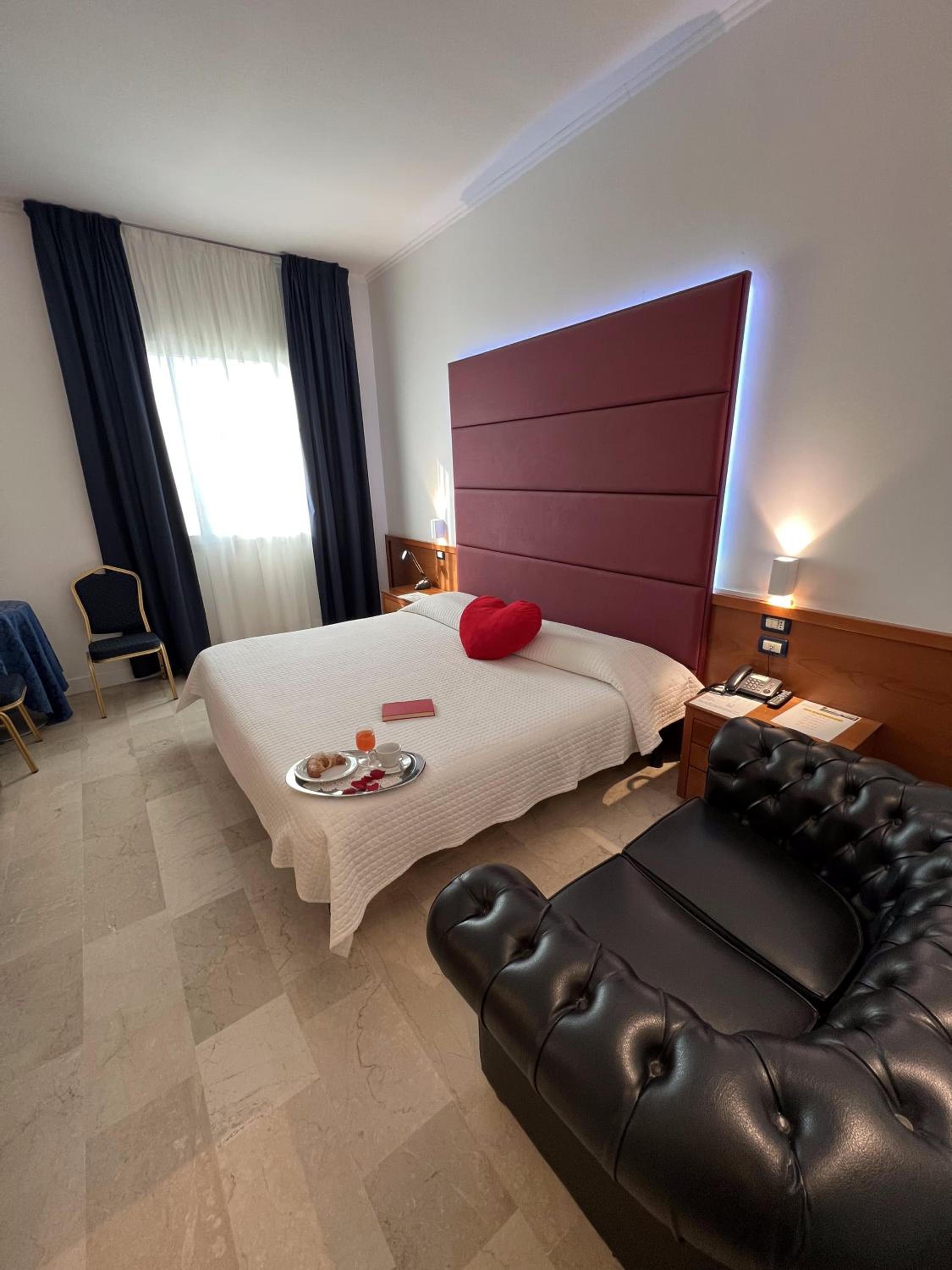 Economy Twin Room photo 1