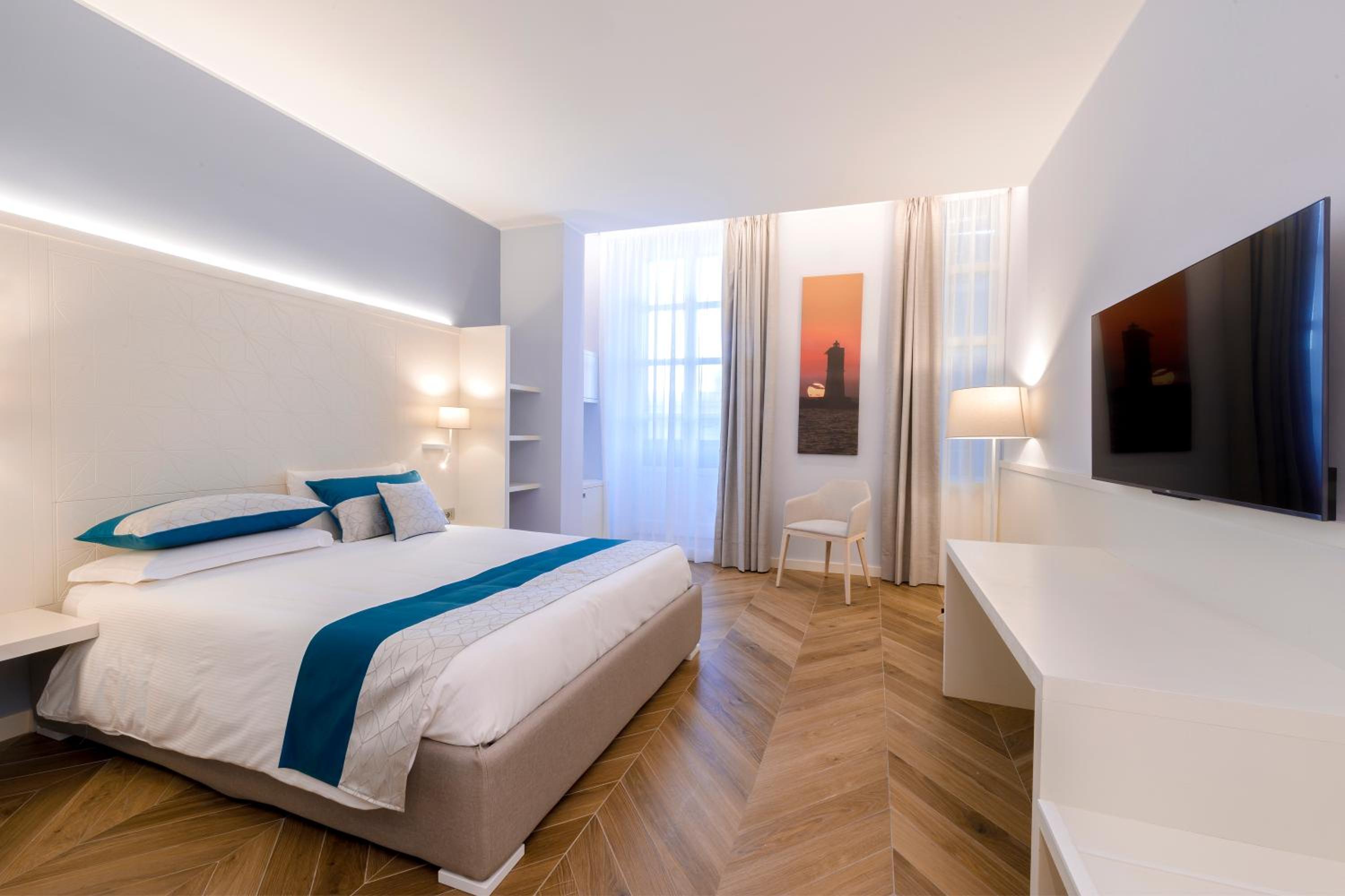 Deluxe Room - Photo 1