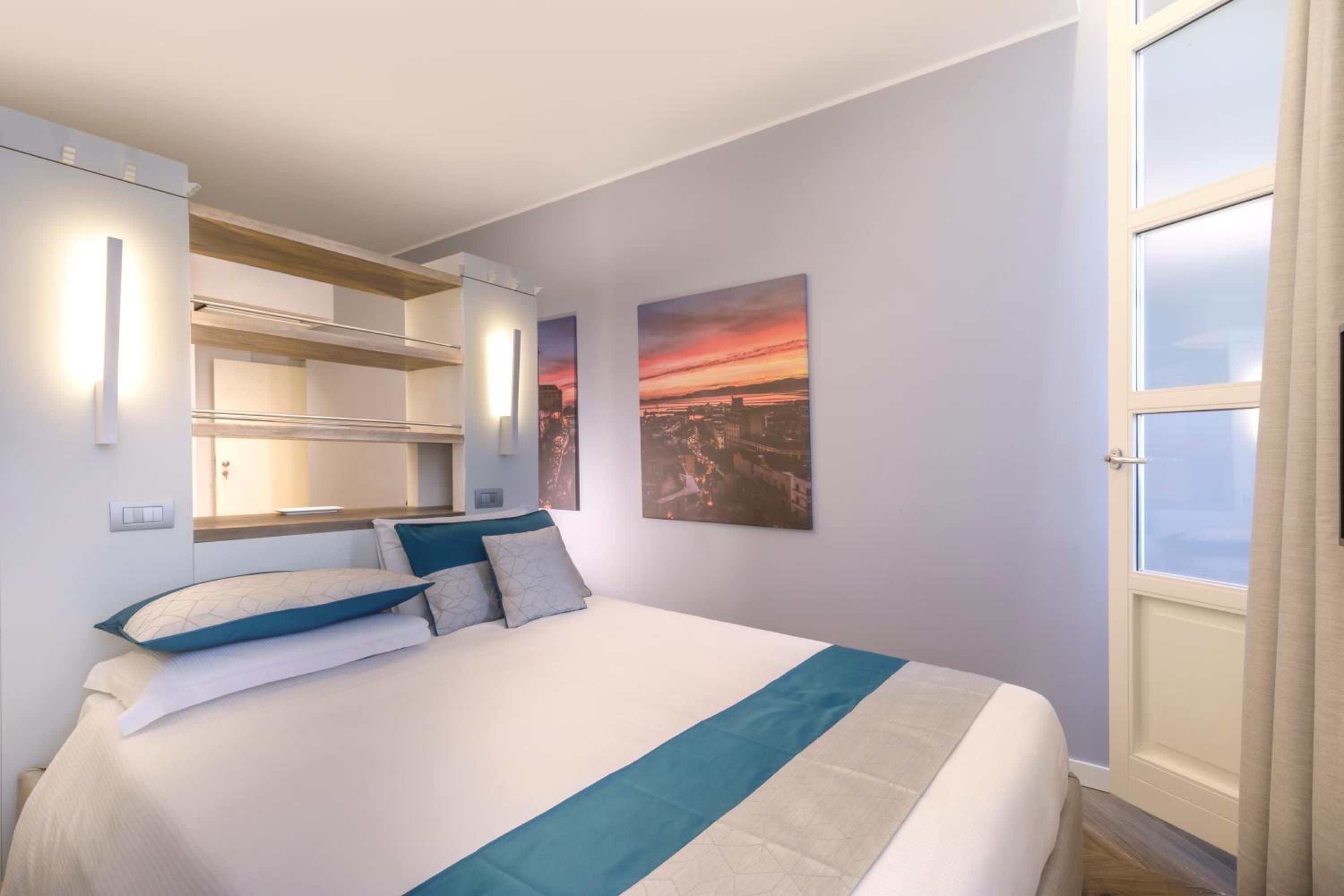 Junior Suite with Balcony - Photo 2