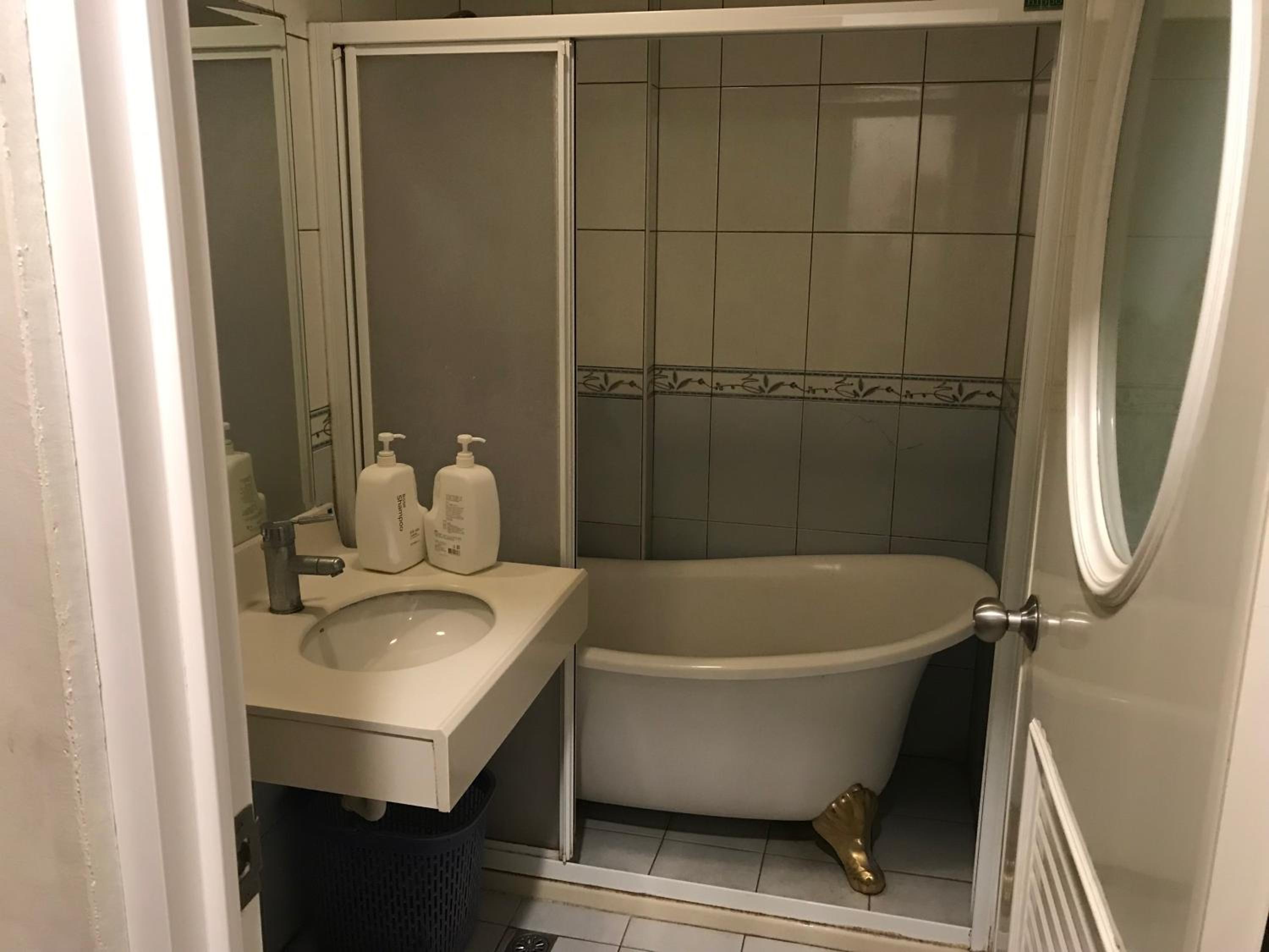 Quadruple Room with Bath photo 2
