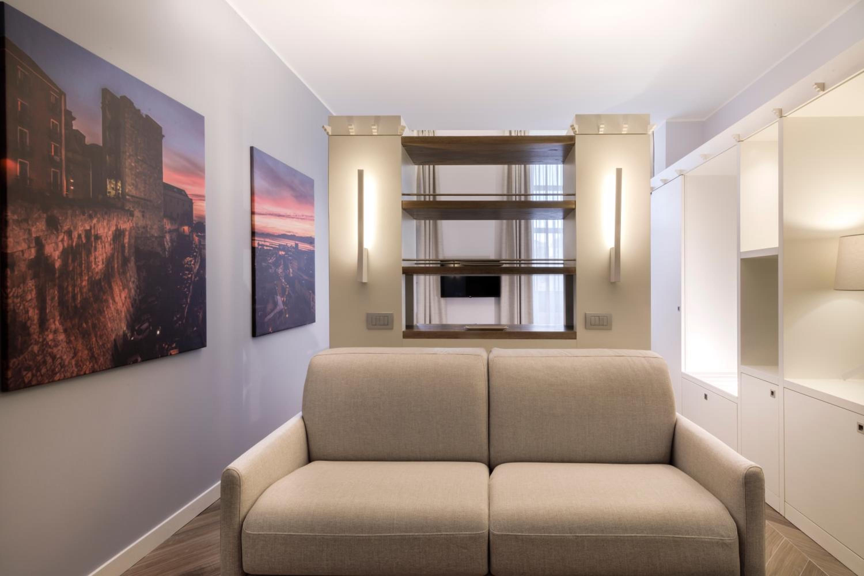 Junior Suite with Balcony - Photo 3