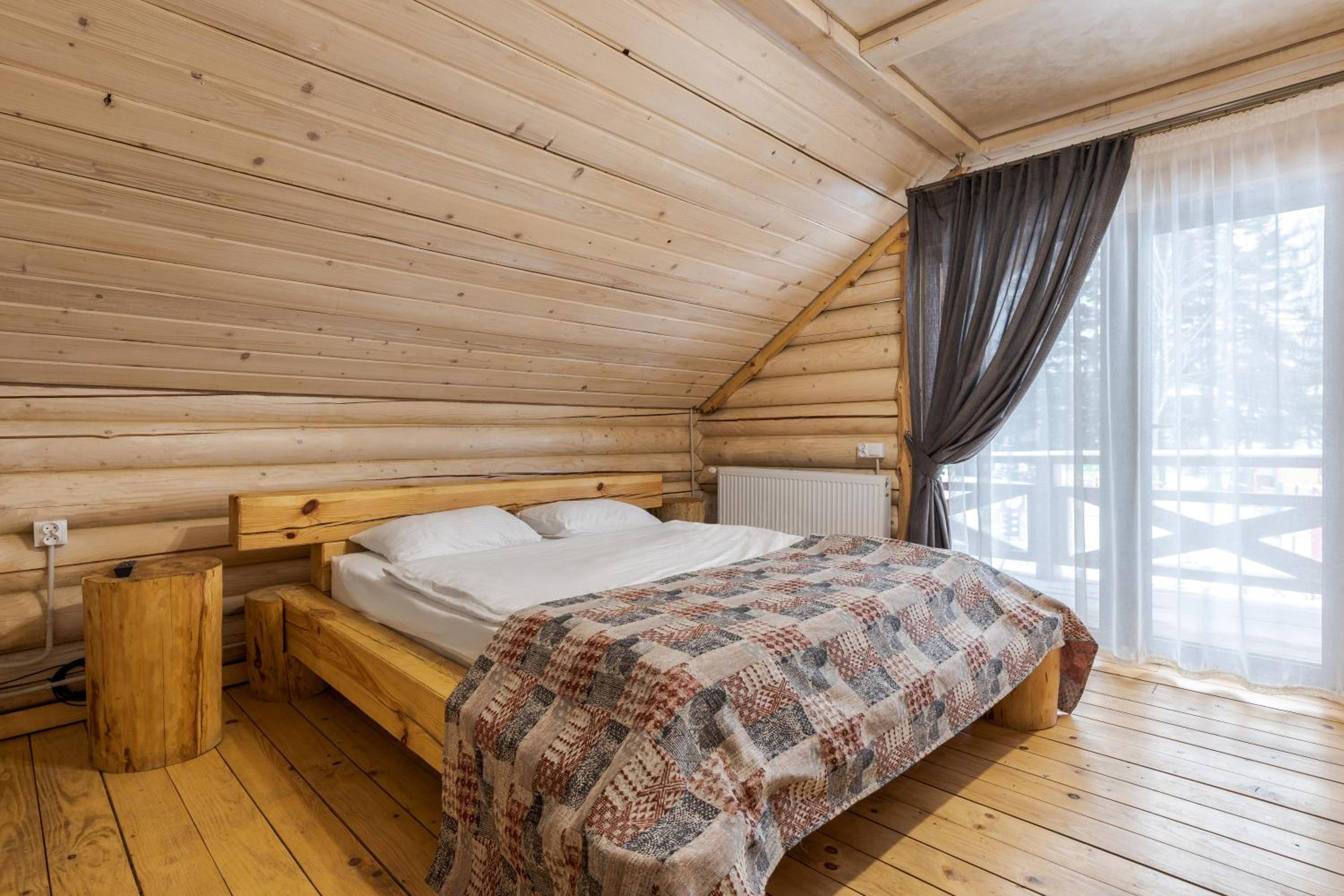 Five-Bedroom House photo 3