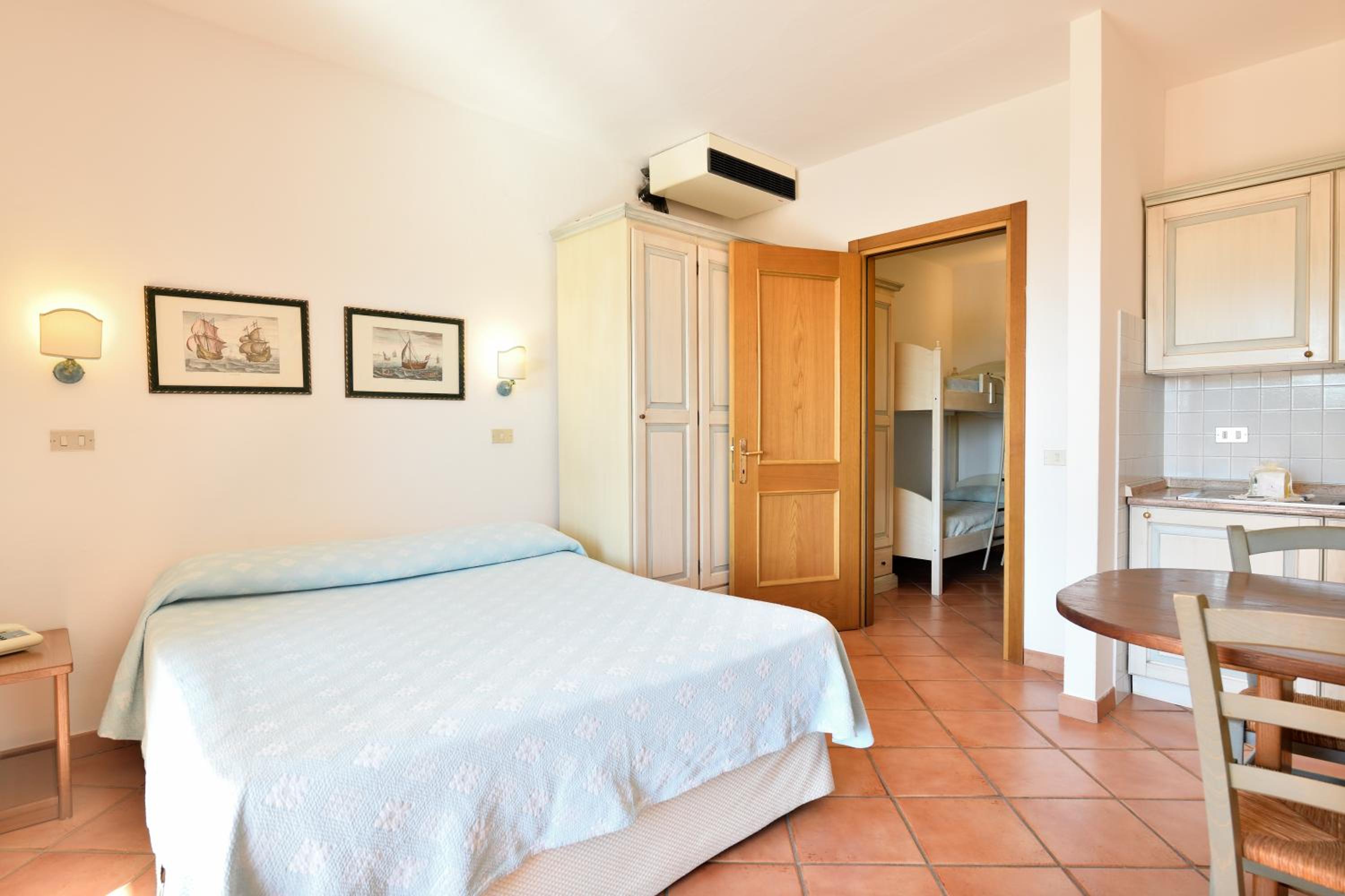 Studio (4 Adults)
