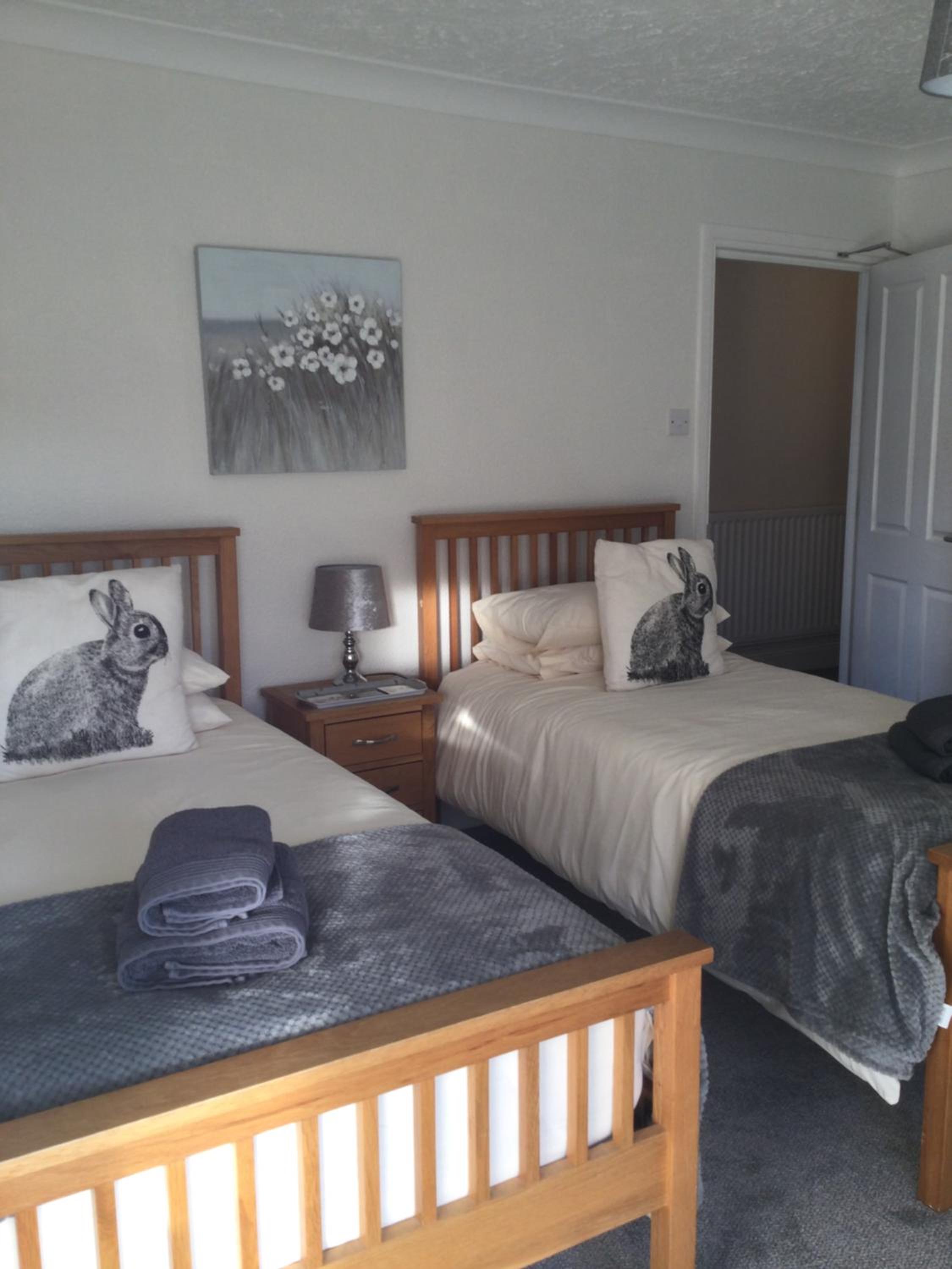 Twin Room with Private Bathroom photo 2