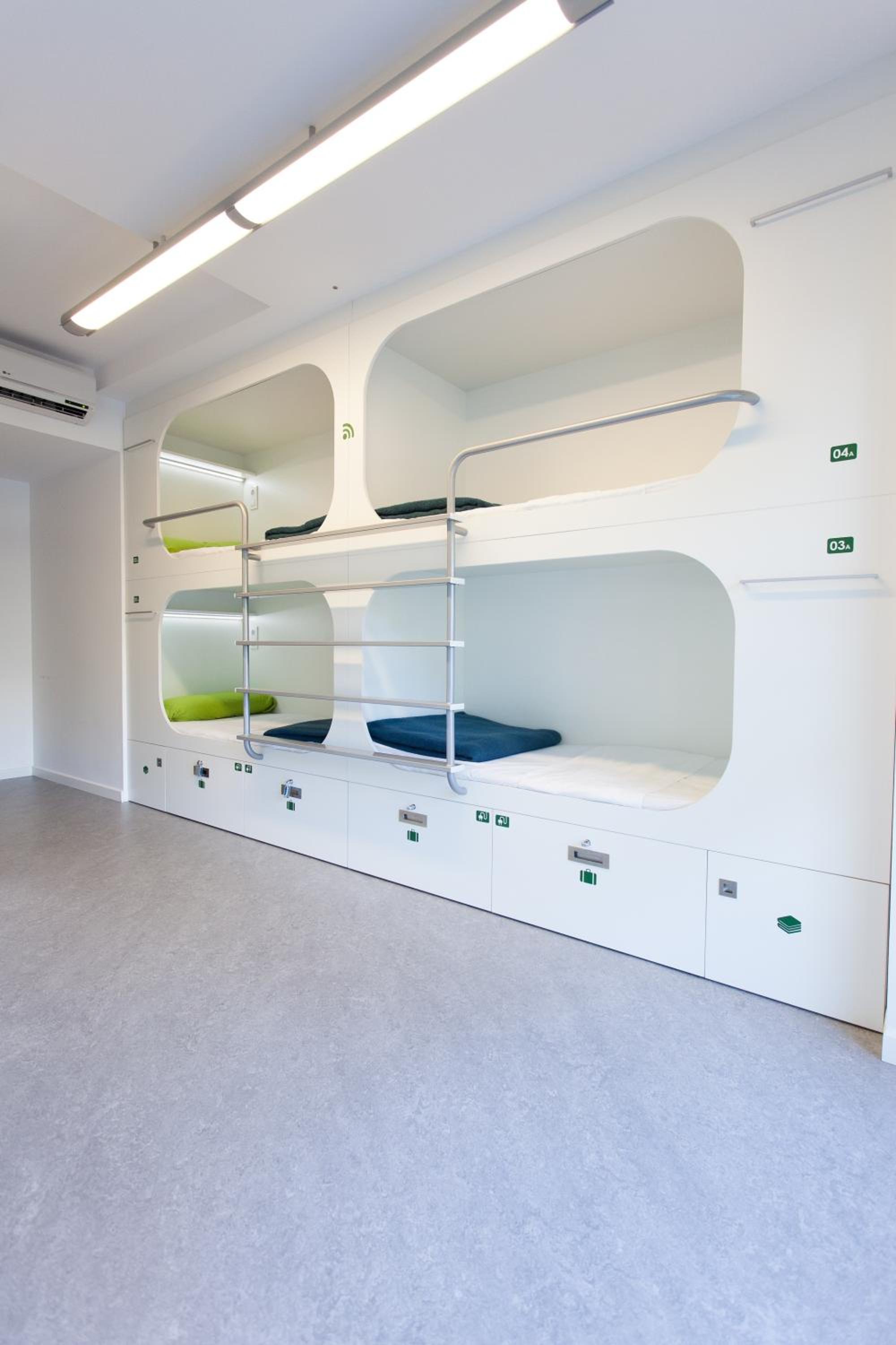 Bed in 8-Bed Mixed Dormitory Room photo 3