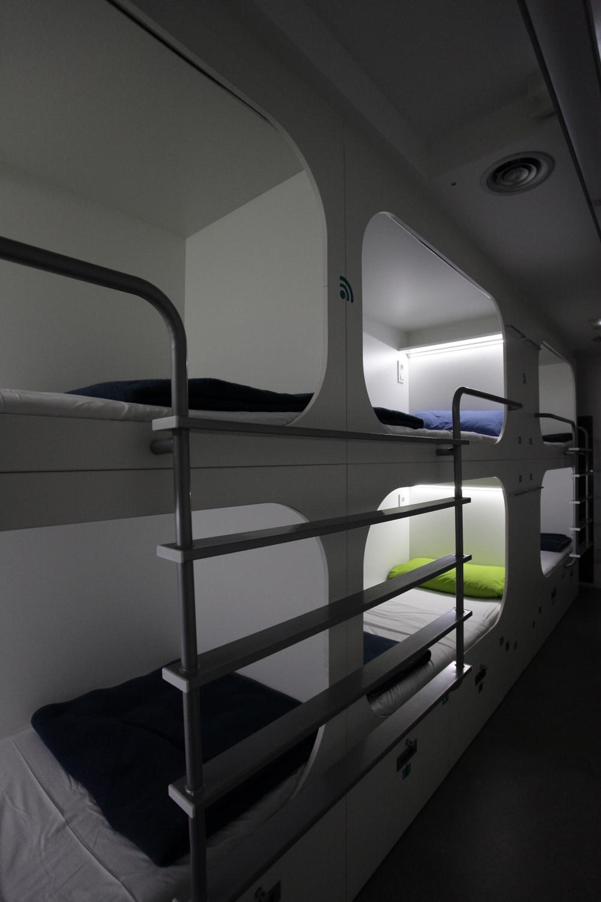 Bed in 6-Bed Mixed Dormitory Room photo 3