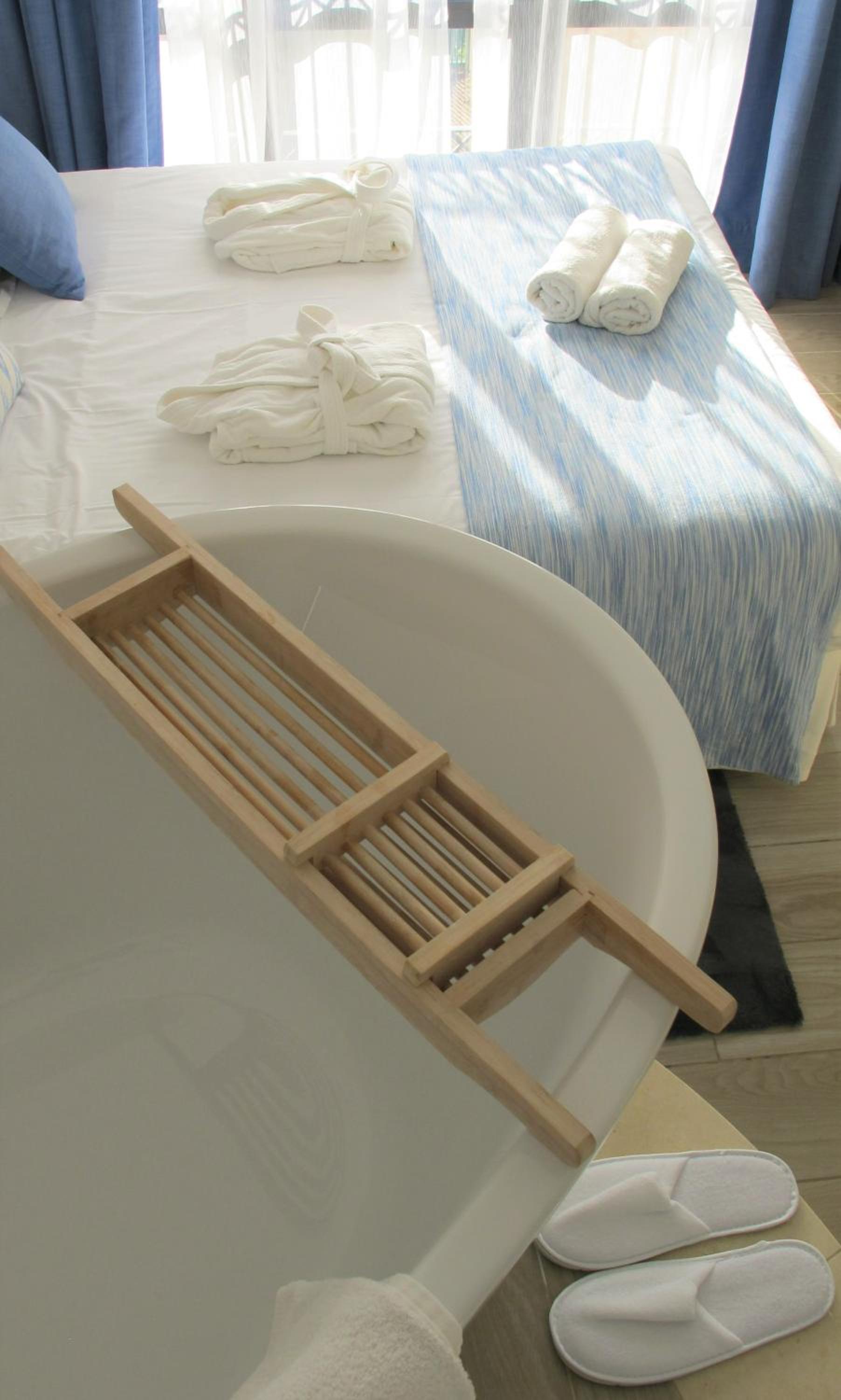 Deluxe Double Room with Bath photo 3