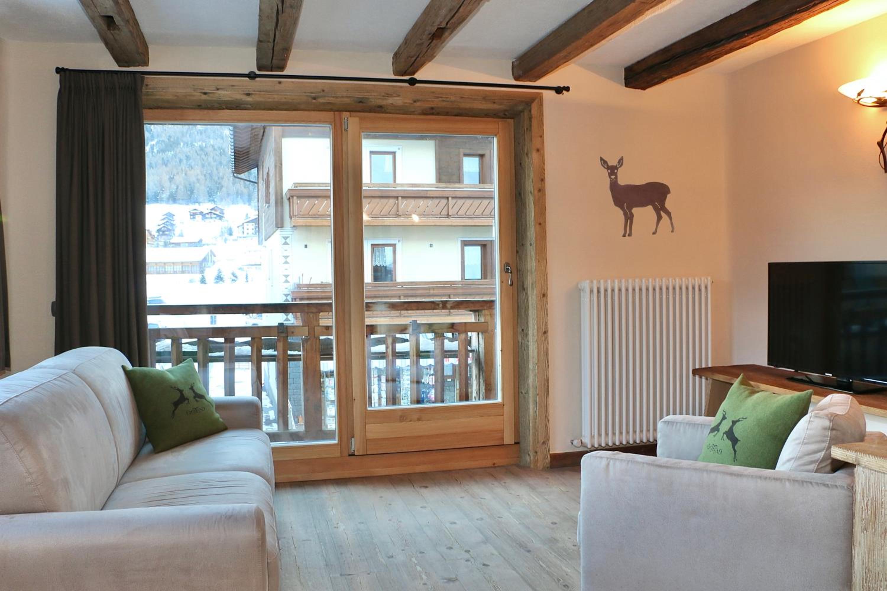 Three-Bedroom Apartment with Sauna