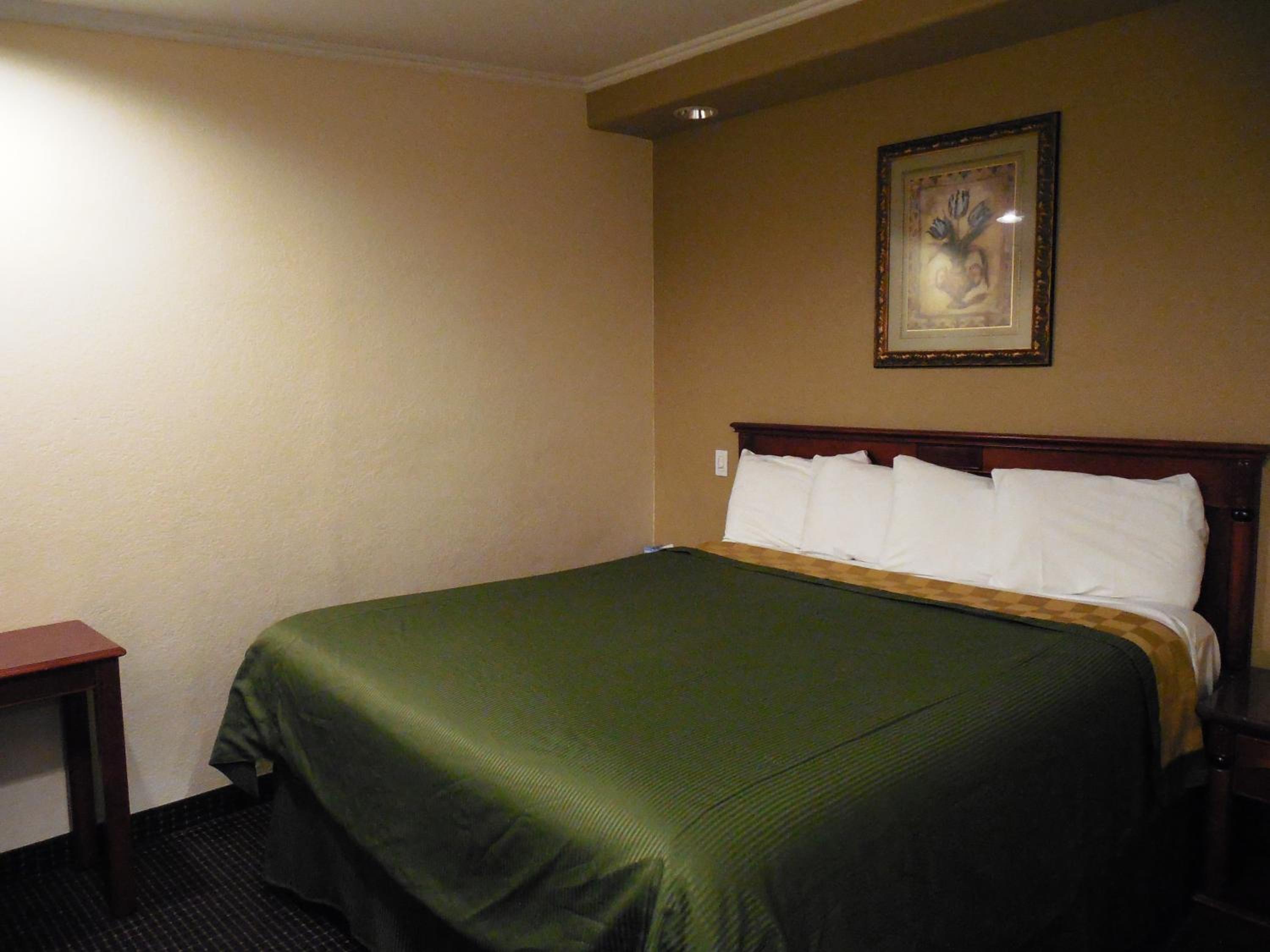 Deluxe Suite with Spa Bath