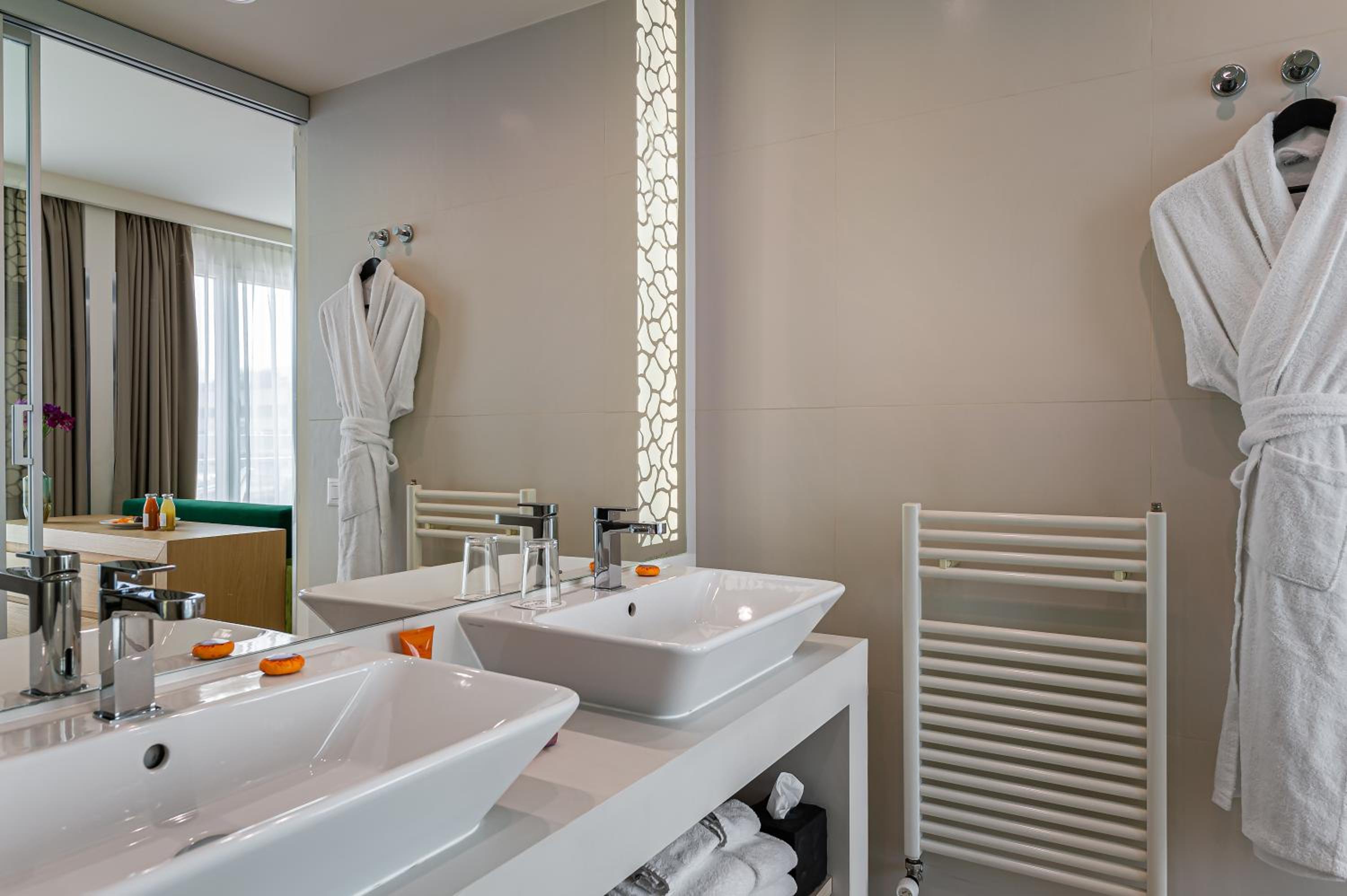 Junior Suite with Terrace - Photo 4