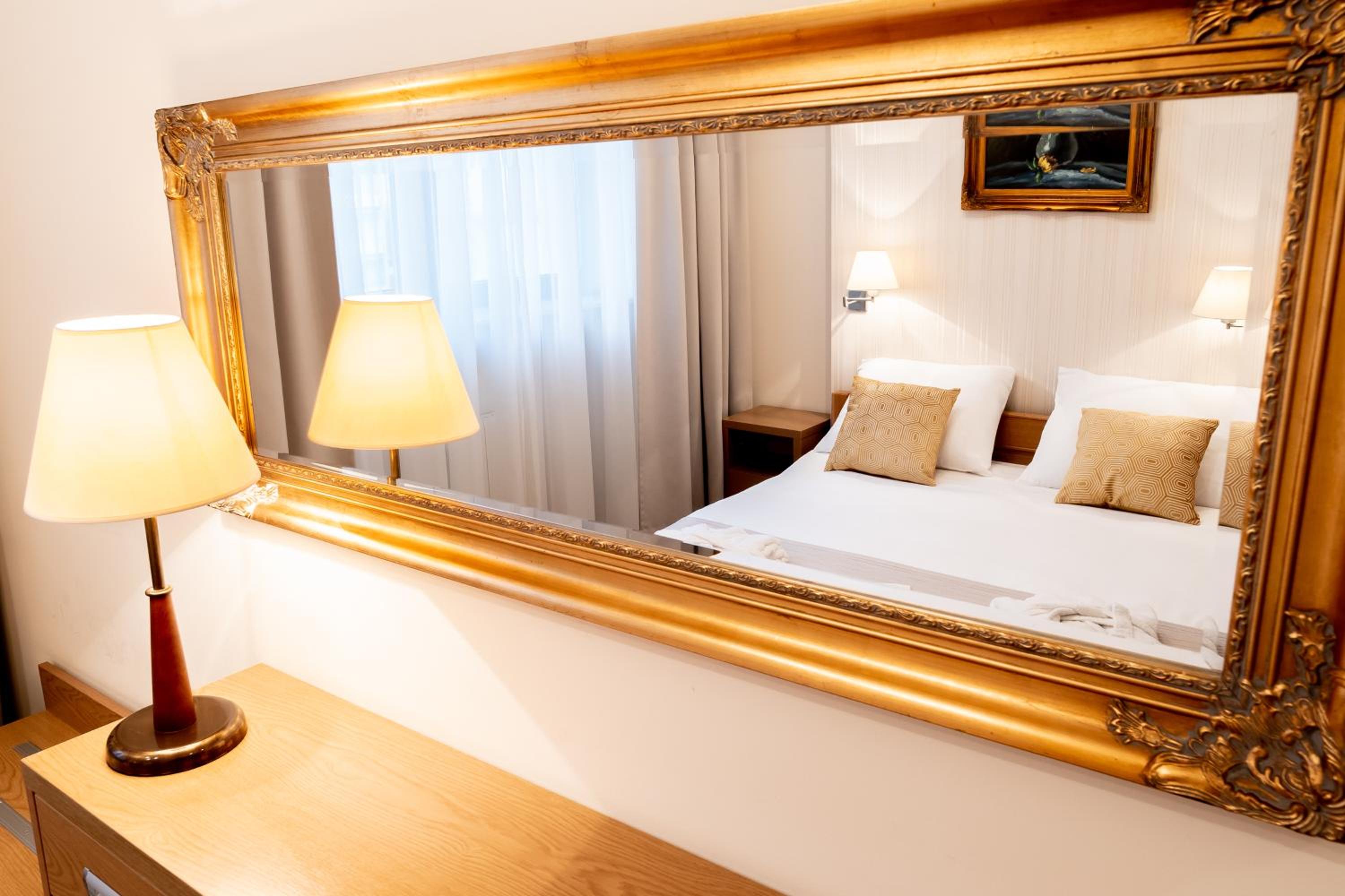 Suite - Photo 3