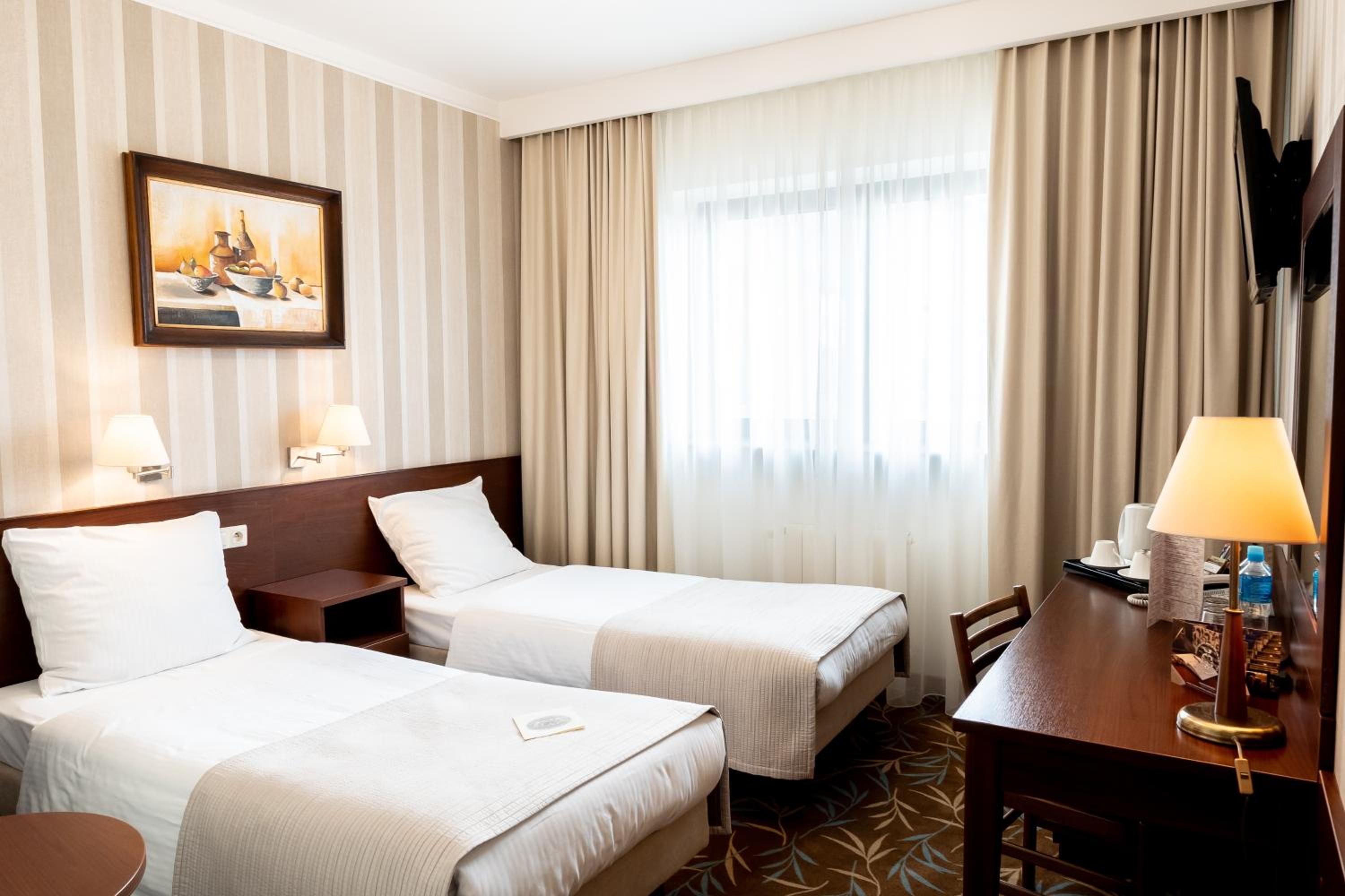 Suite - Photo 2
