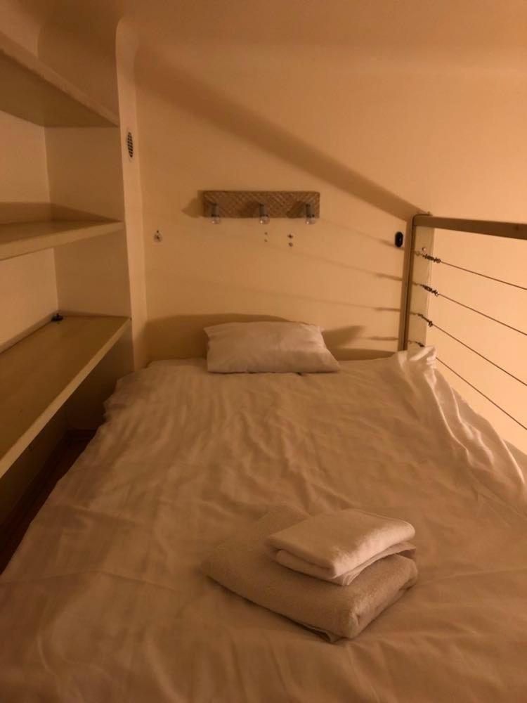 One-Bedroom Apartment - Photo 2