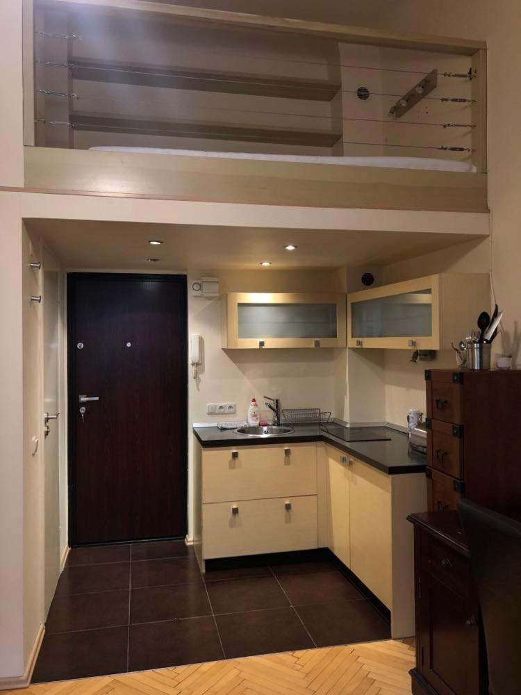 One-Bedroom Apartment - Photo 3