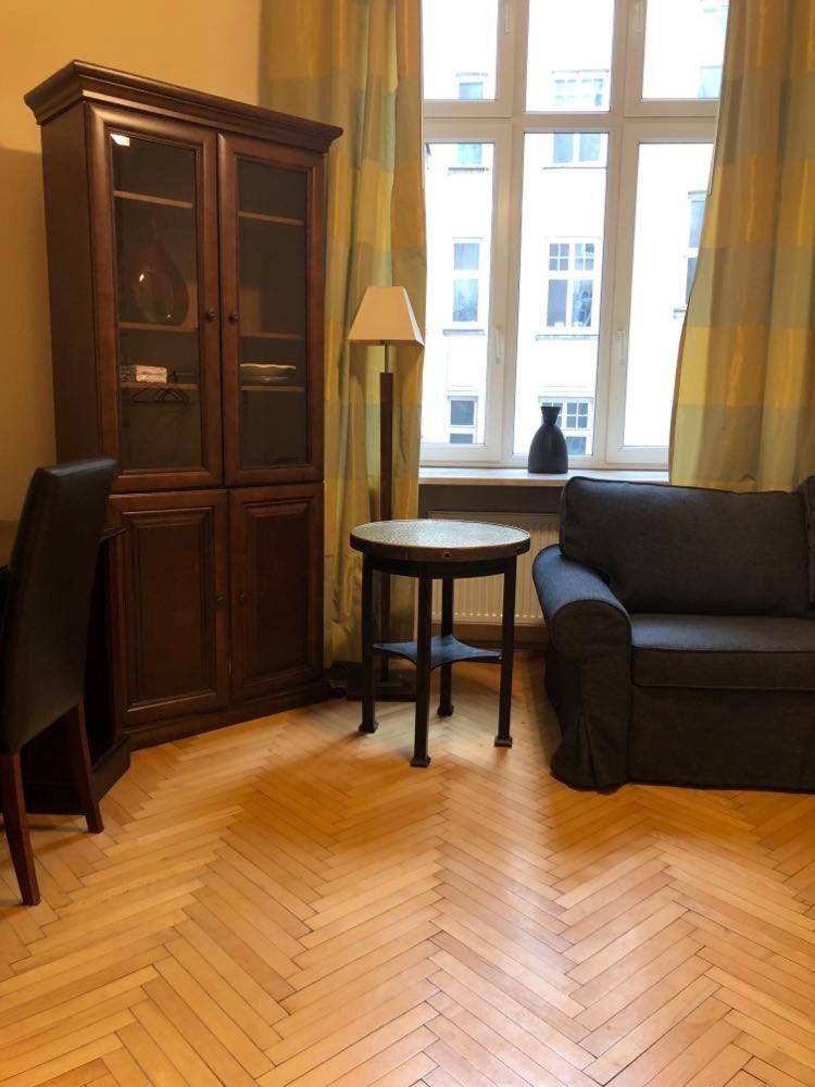 One-Bedroom Apartment - Photo 8