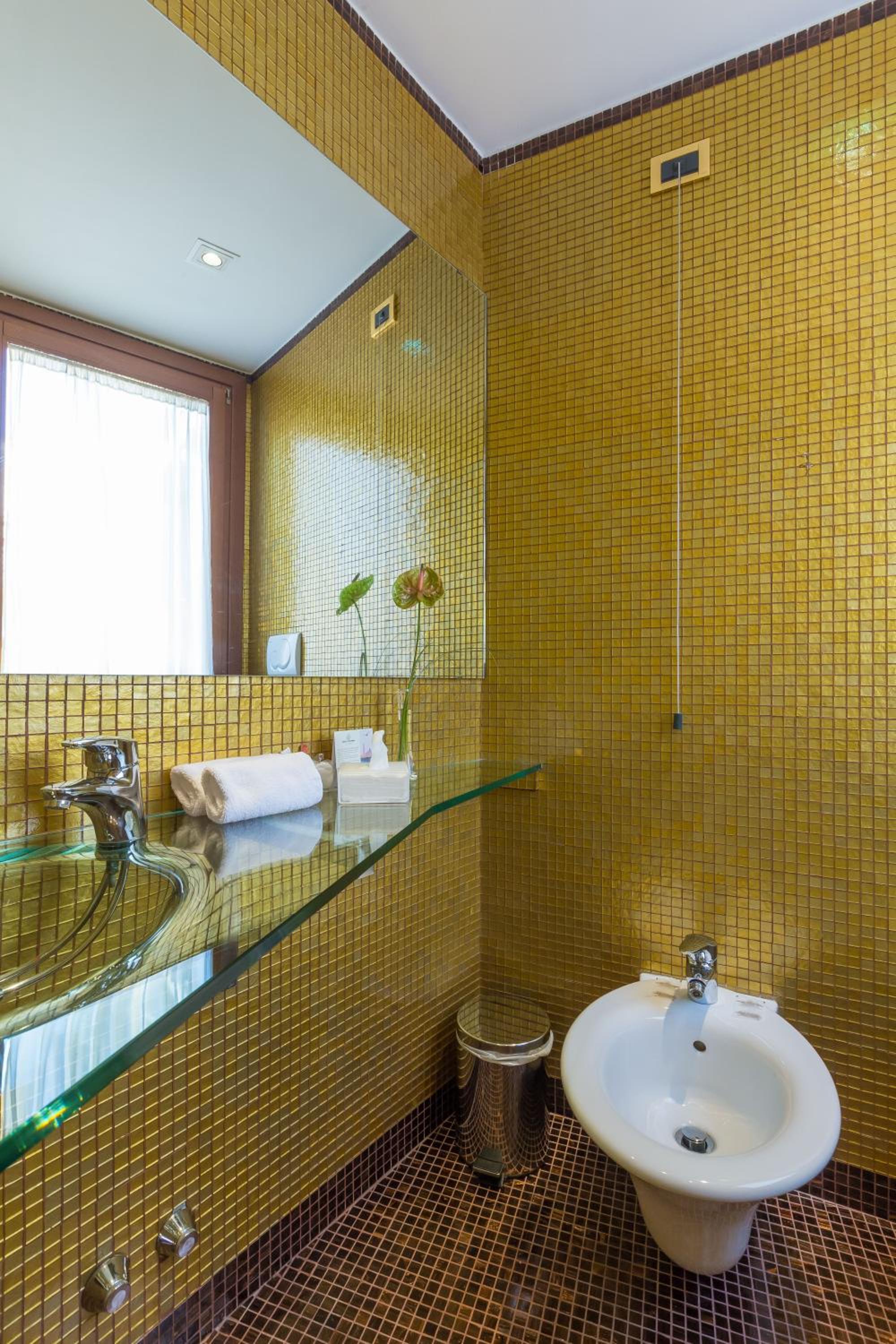 Suite with Terrace and San Marco View thumbnail 6