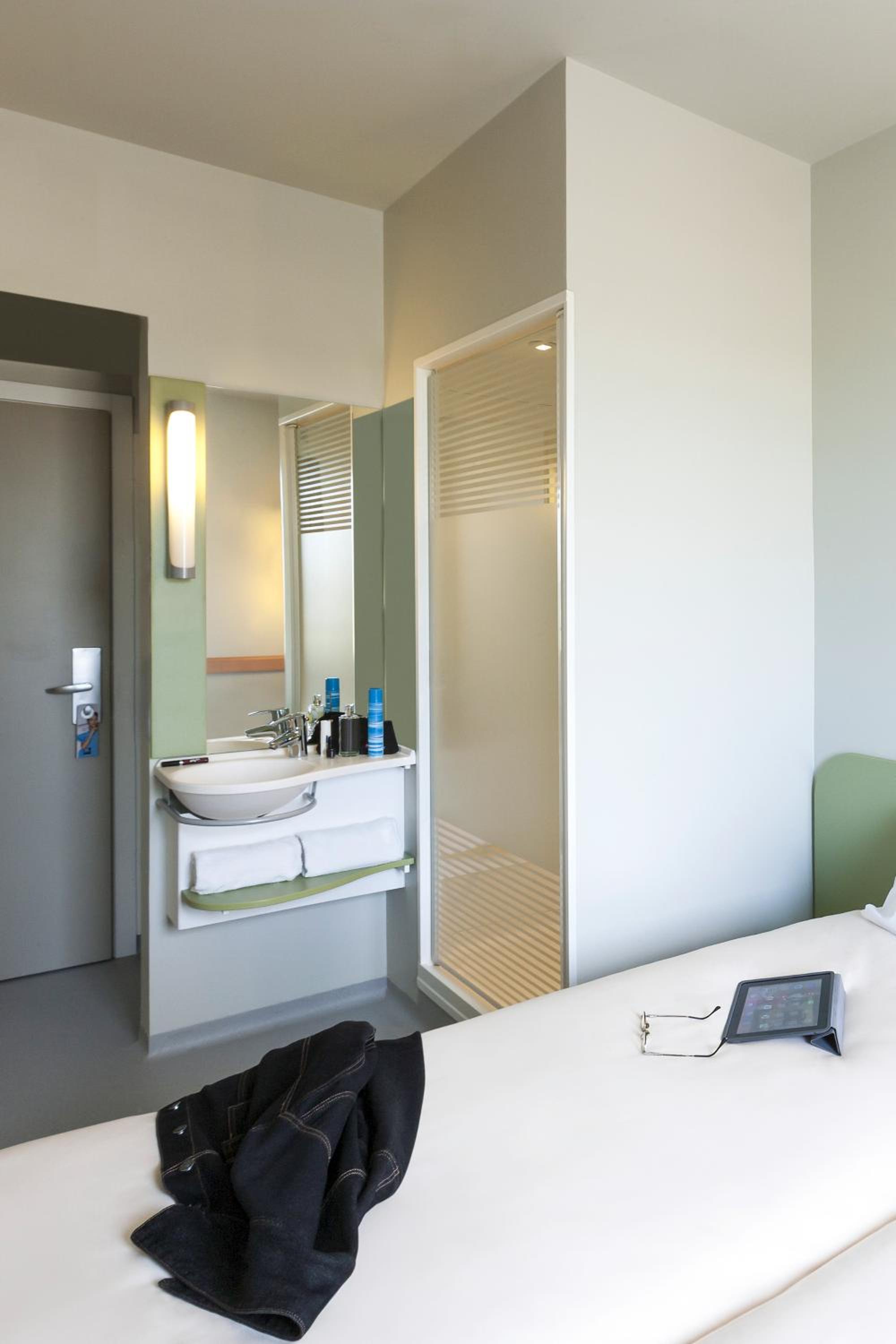 Twin Room - Photo 2