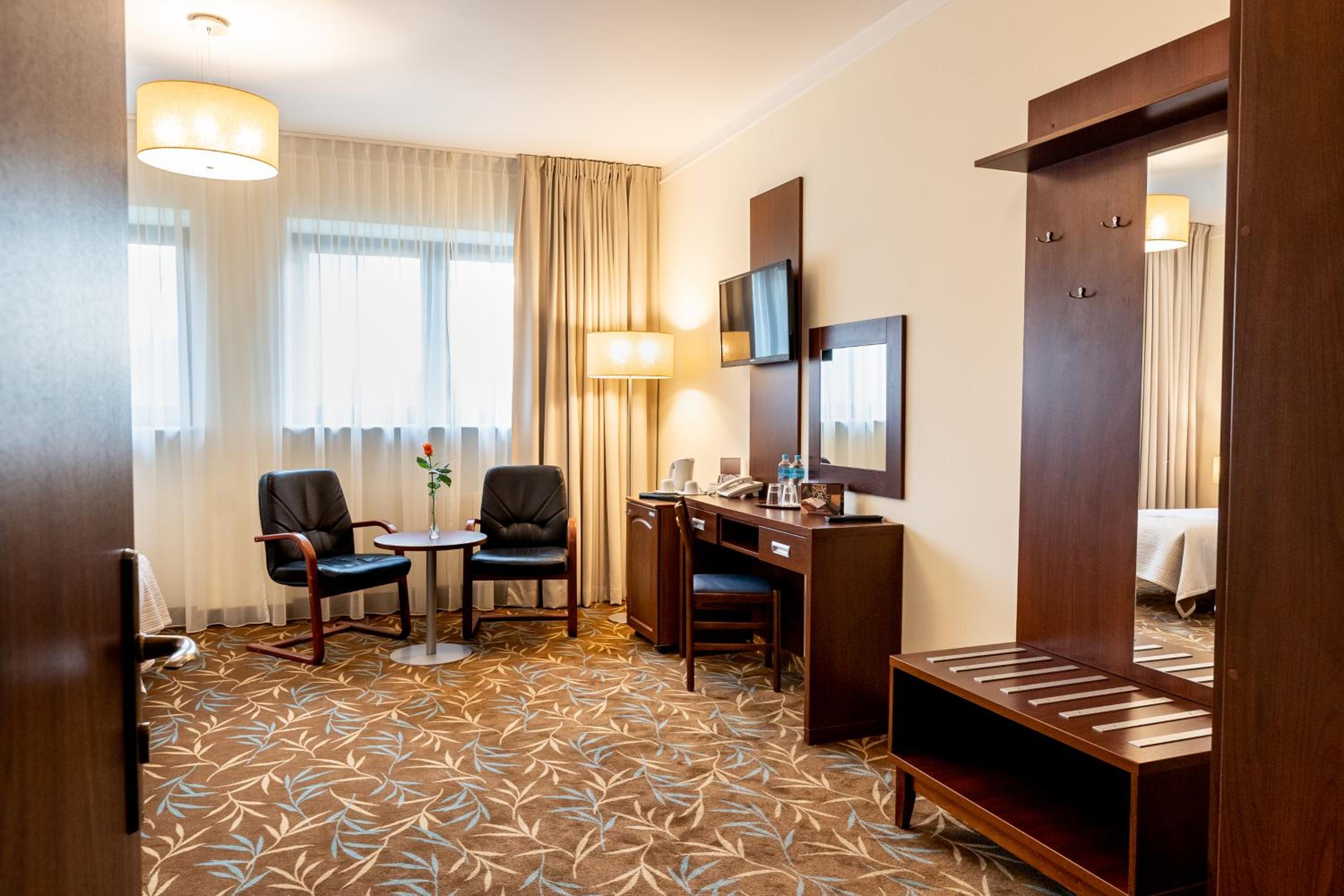 Standard Twin Room - Photo 3
