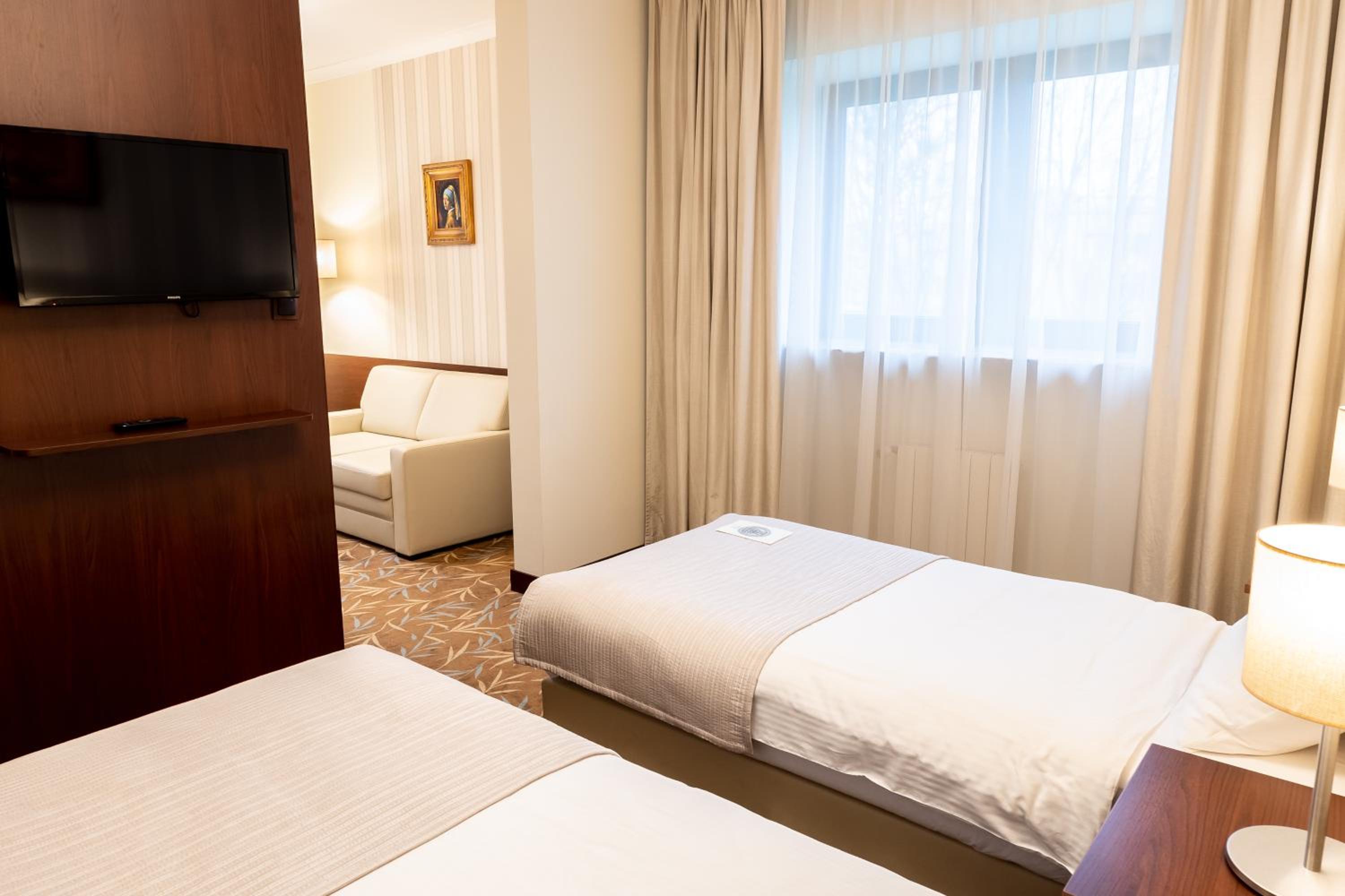 Business Double or Twin Room - Photo 4