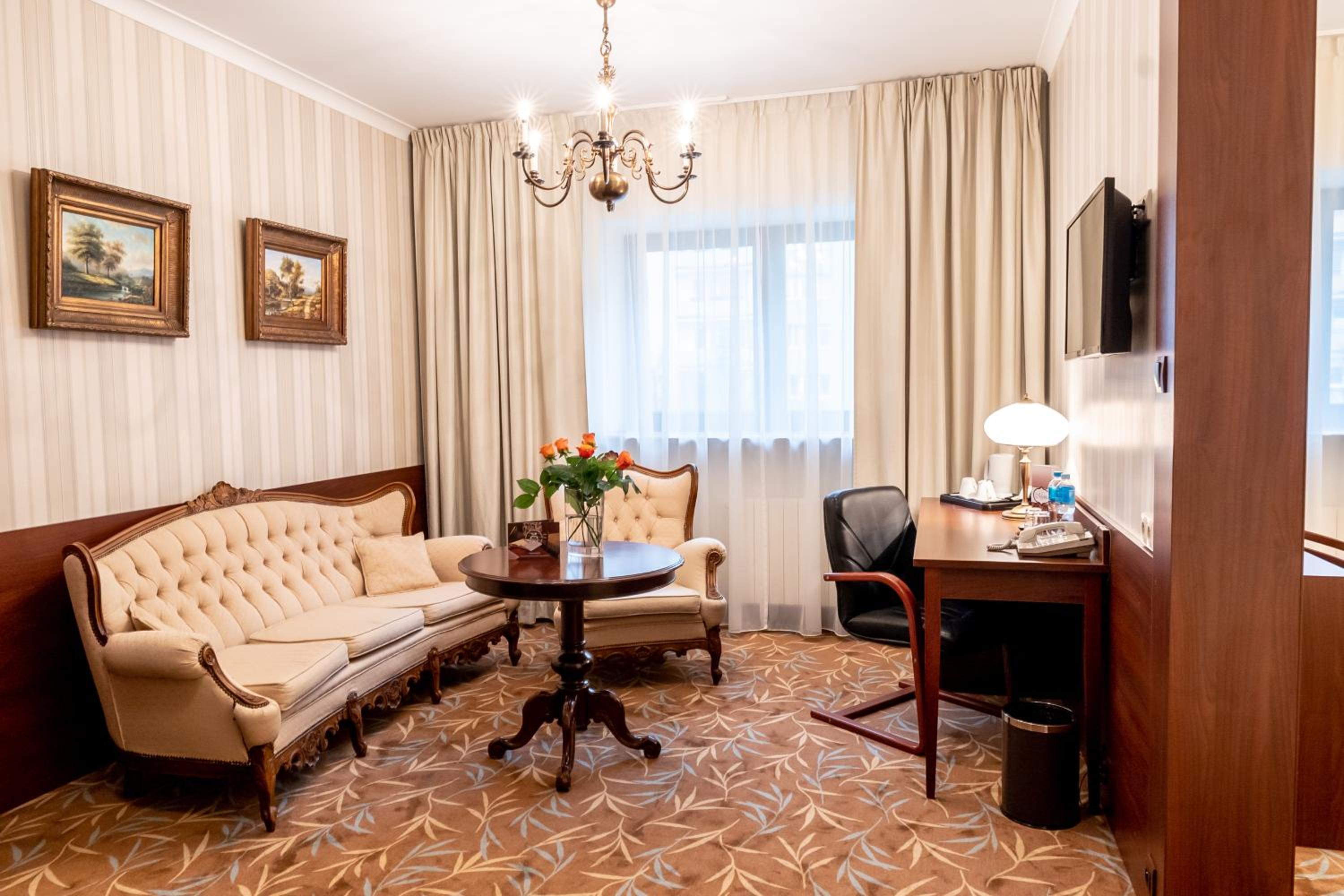 Suite - Photo 7