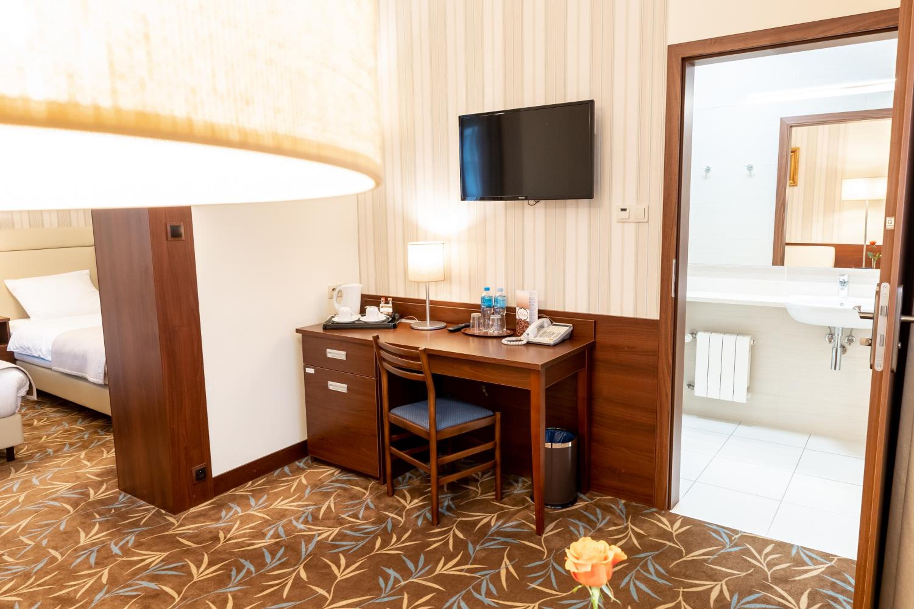 Business Double or Twin Room - Photo 3