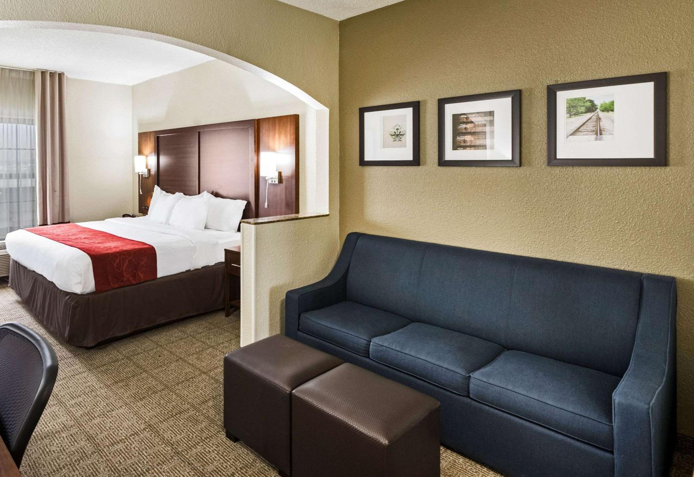 King Suite with Sofa Bed - Disability Access/Non-Smoking - Photo 7