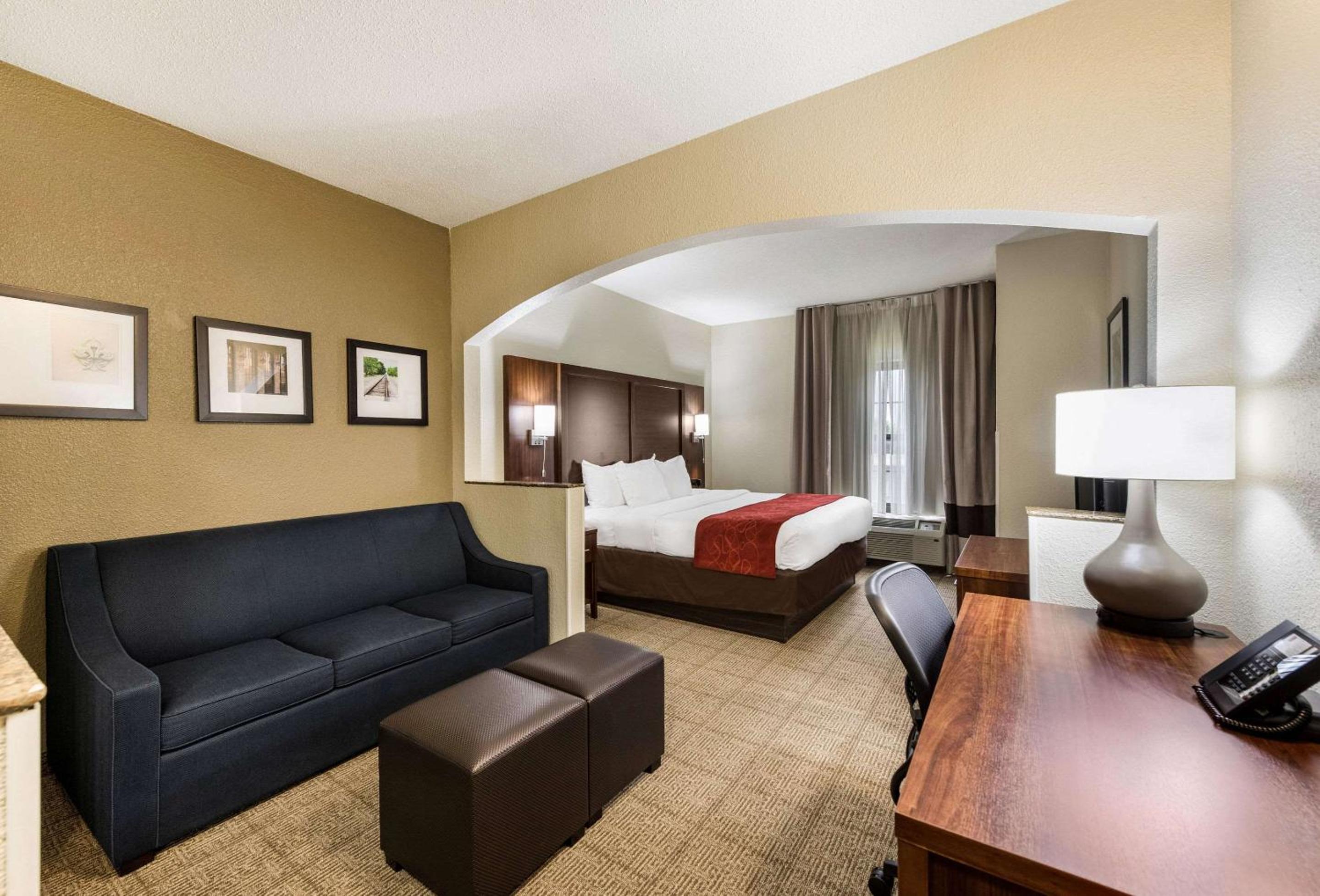 King Suite with Sofa Bed - Disability Access/Non-Smoking - Photo 1
