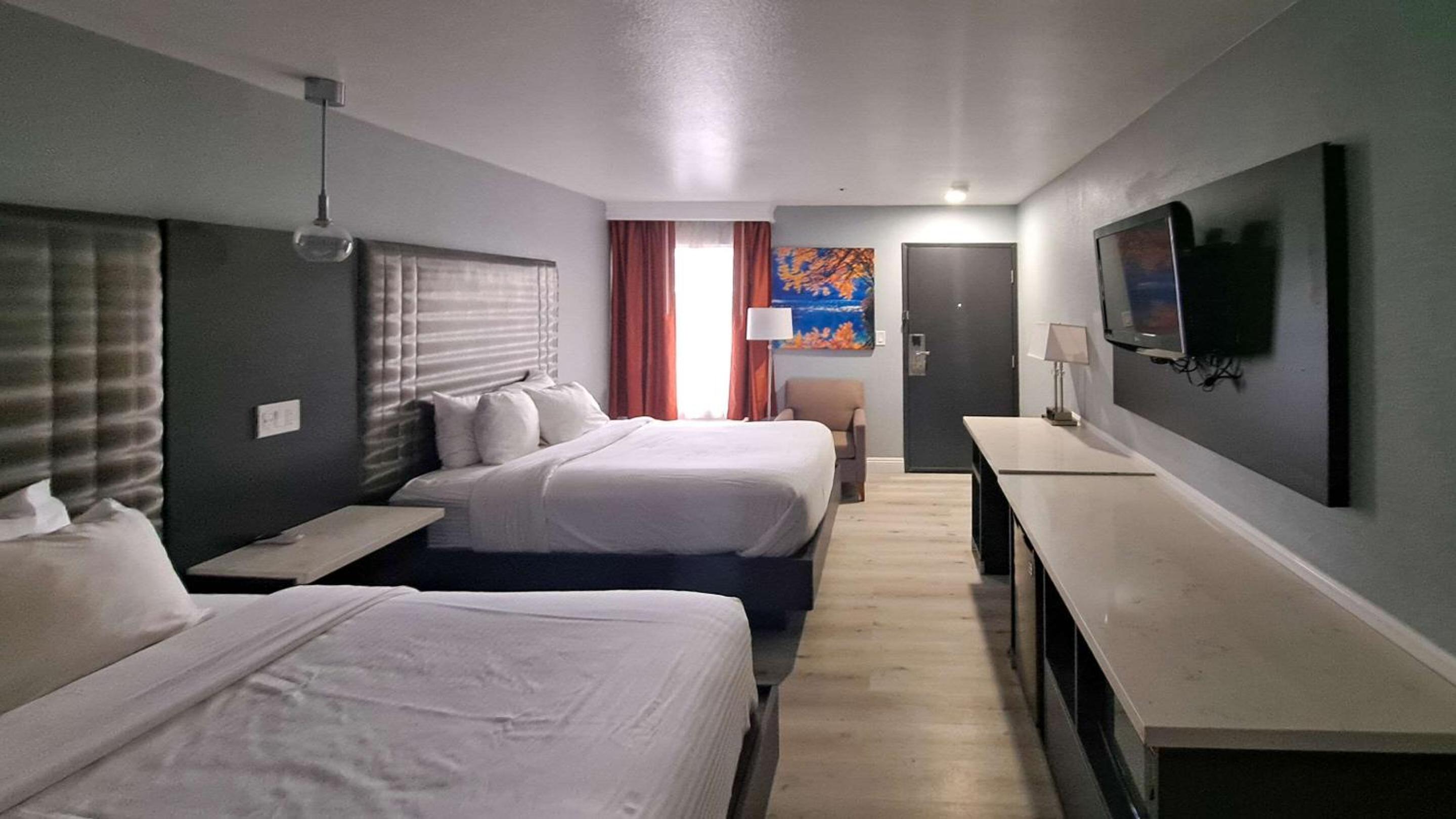 Standard Room, 2 Queen Beds, Non Smoking - Photo 1