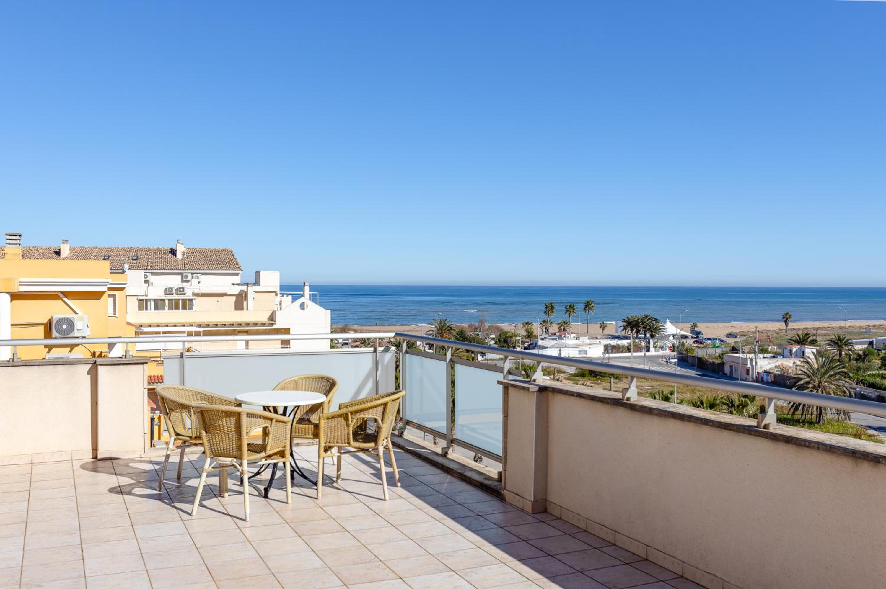 Family Room with Sea View thumbnail 5