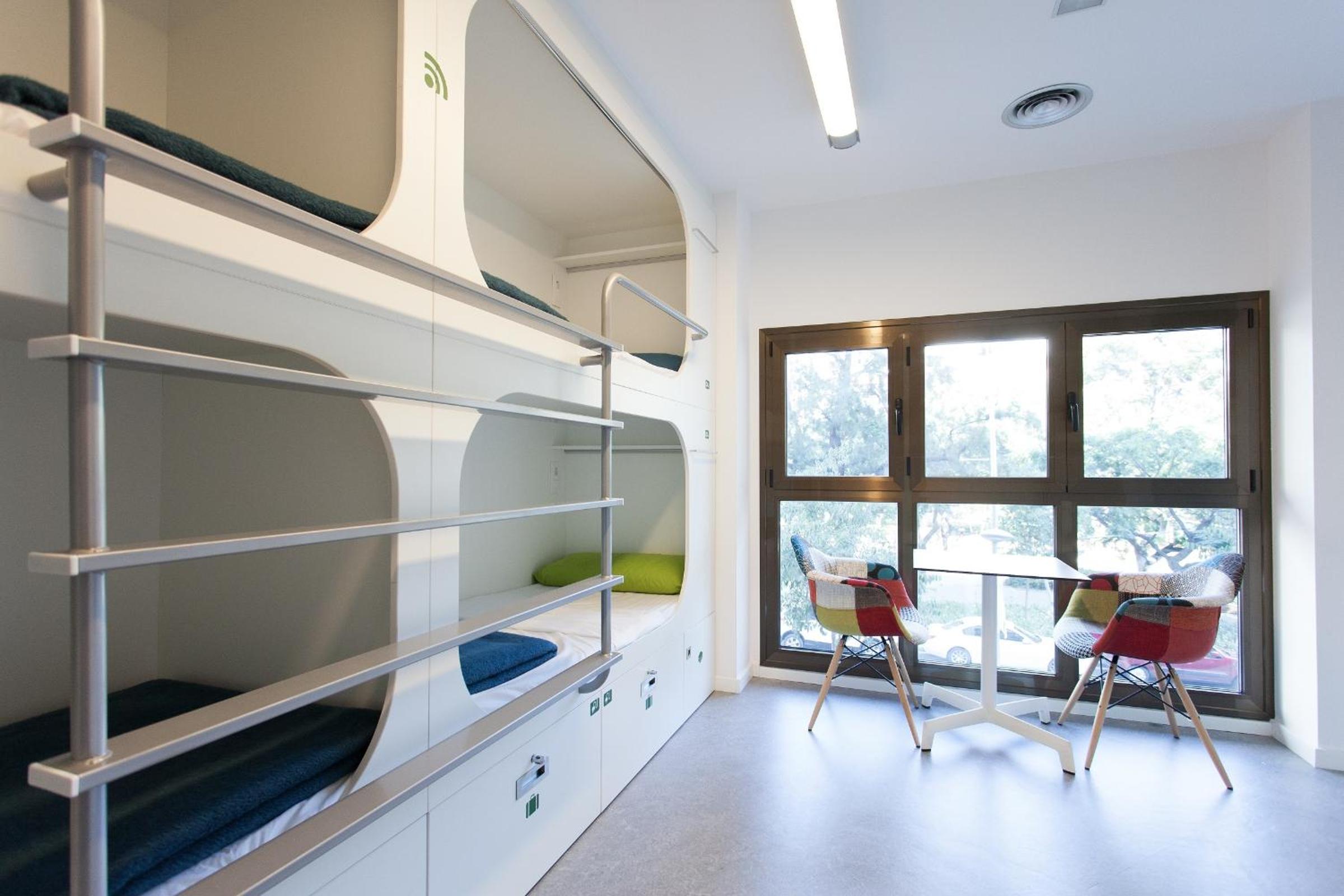 Bed in 8-Bed Mixed Dormitory Room photo 3