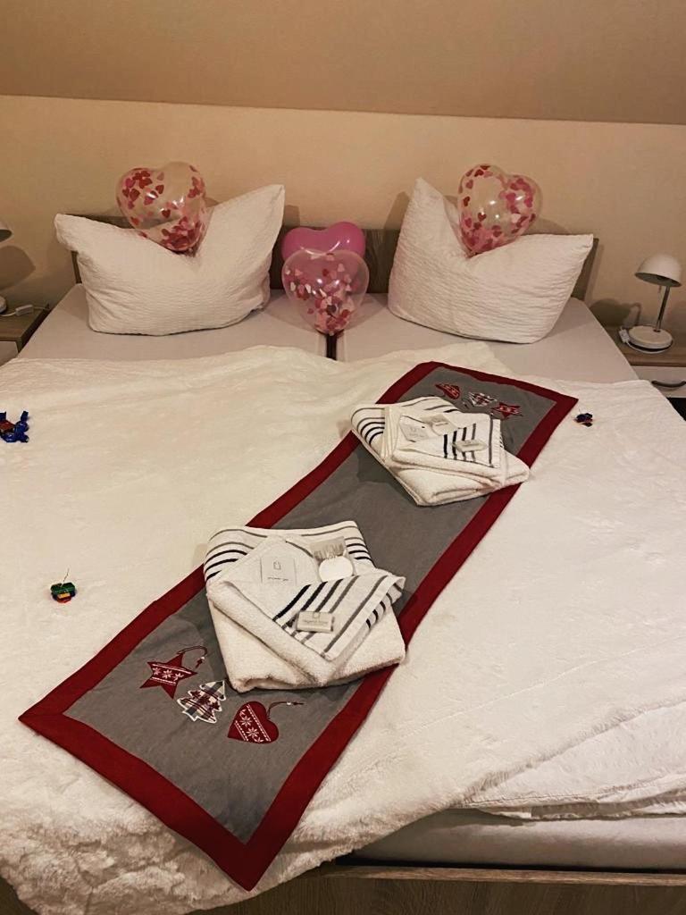Double Room with Private Bathroom - Photo 9